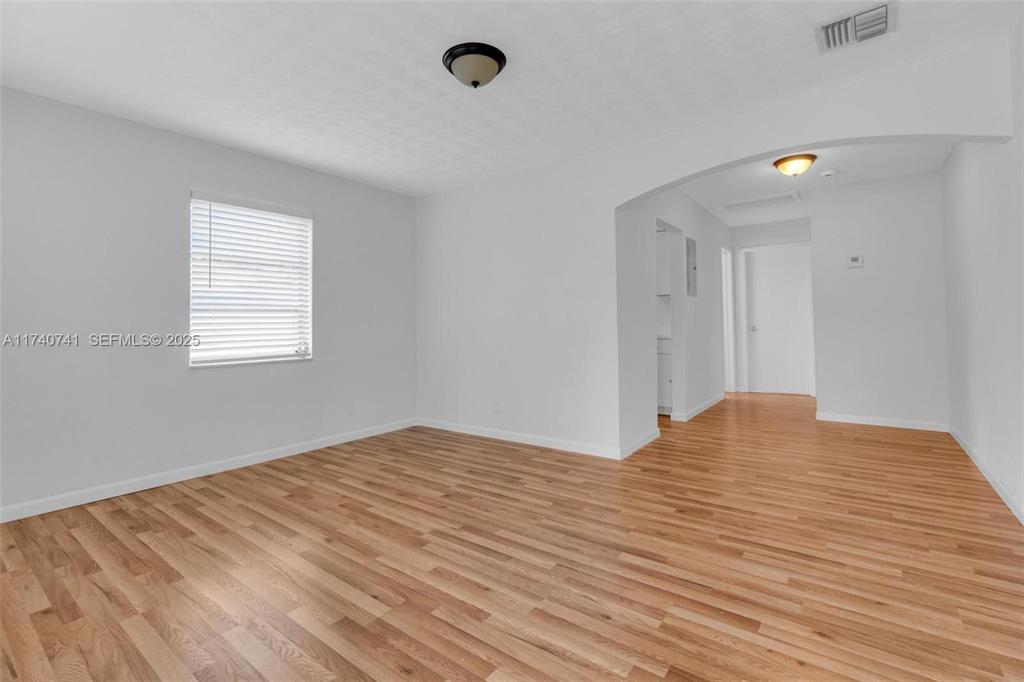 BEVERLY PARK - Residential Lease