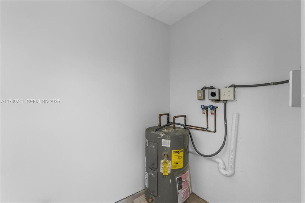 BEVERLY PARK - Residential Lease
