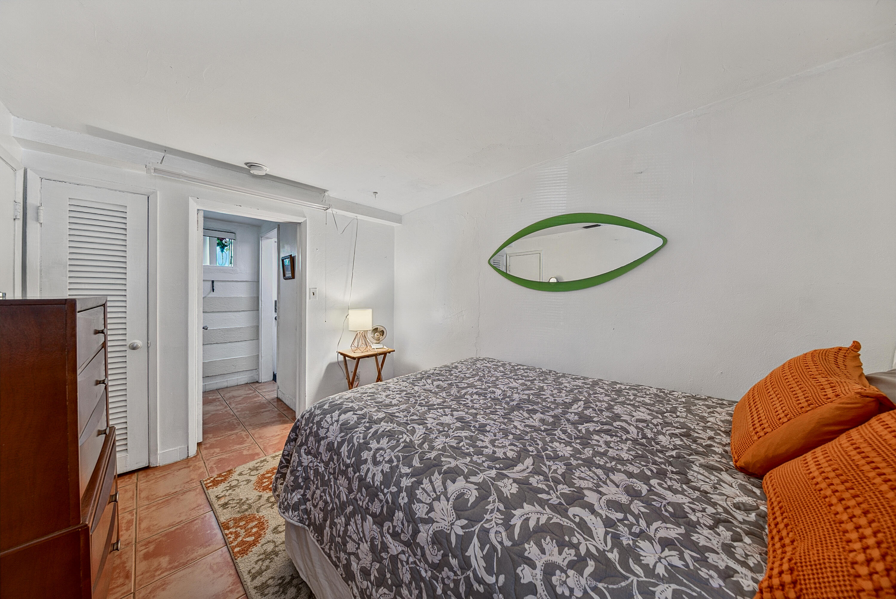 LAUDERDALE BEACH - Residential Income