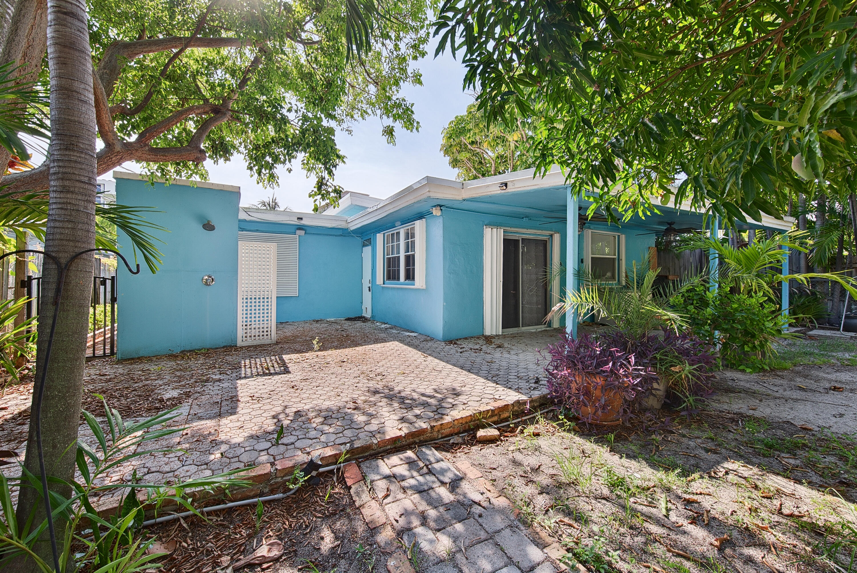 LAUDERDALE BEACH - Residential Income