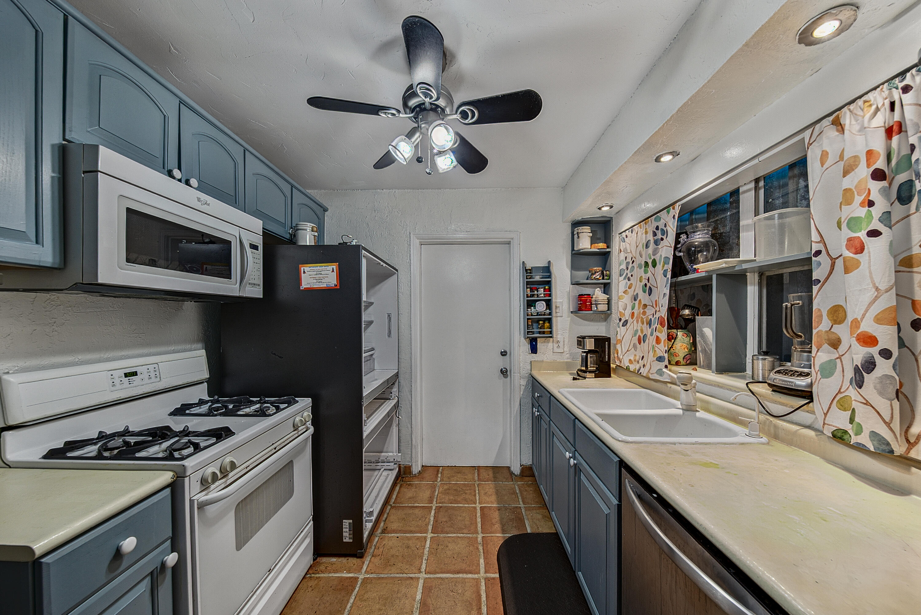 LAUDERDALE BEACH - Residential Income