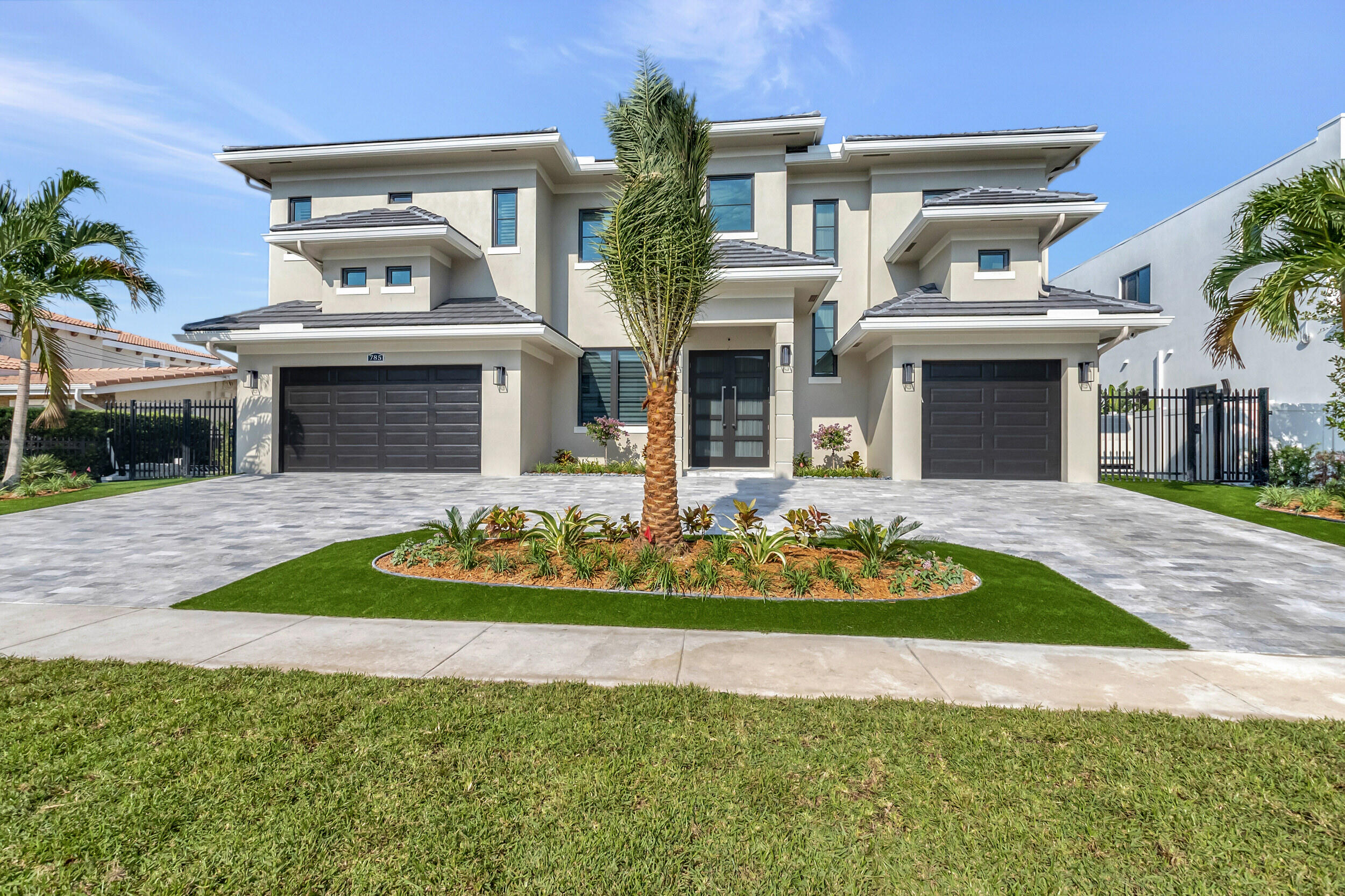 Just finished this magnificent waterfront house with brand new seawall. This house has been built with the finest material, has an Elevator , a generator for the whole house, Impact windows , impact doors & garage doors, Custom  floating STAIRS , Outstanding fixtures, 3 A/C units Carrier Infinity series, no detail has been missed , MIELE appliances, SUB Zero Wine unit , Outdoor Kitchen, two dishwashers, ALL Bedrooms have their walk in custom closets, Italian Porcelaine Floor 48X48, Bedrooms Wood French Oak Engineering 9.5 W,  MST Bath separate shower and freestanding tub , the pool is 40X14 including Champagne Spa,  Patio & Driveway Marble Pavers, bedroom downstairs
 NO FIXED BRIDGES