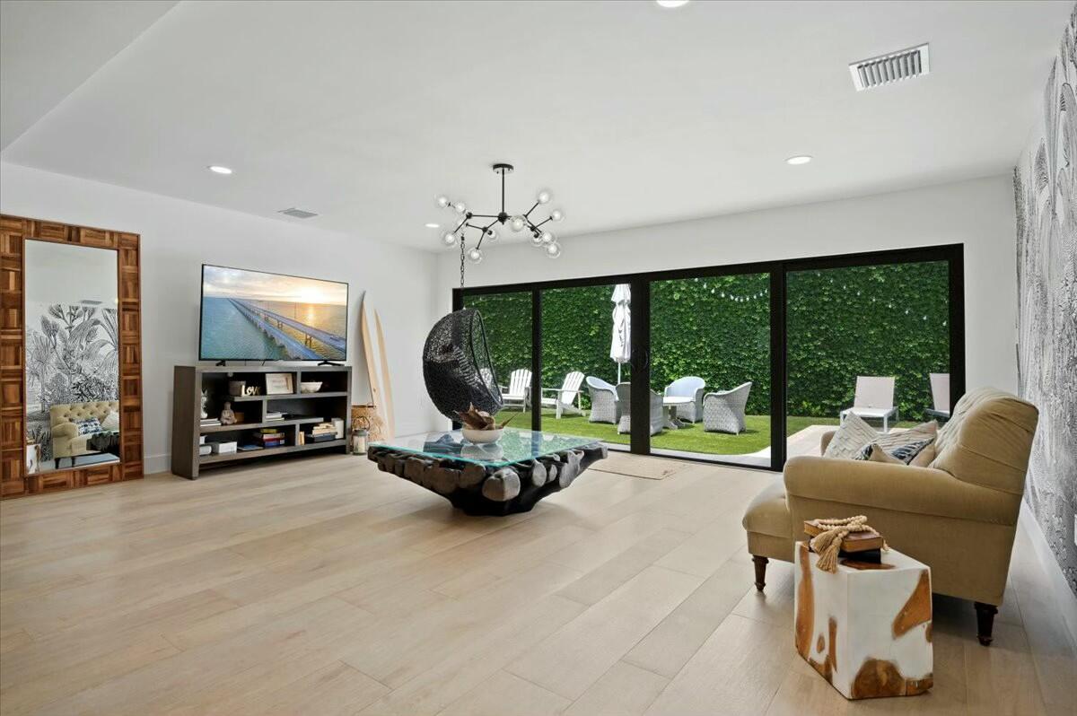 JUPITER INLET BEACH COLONY - Residential
