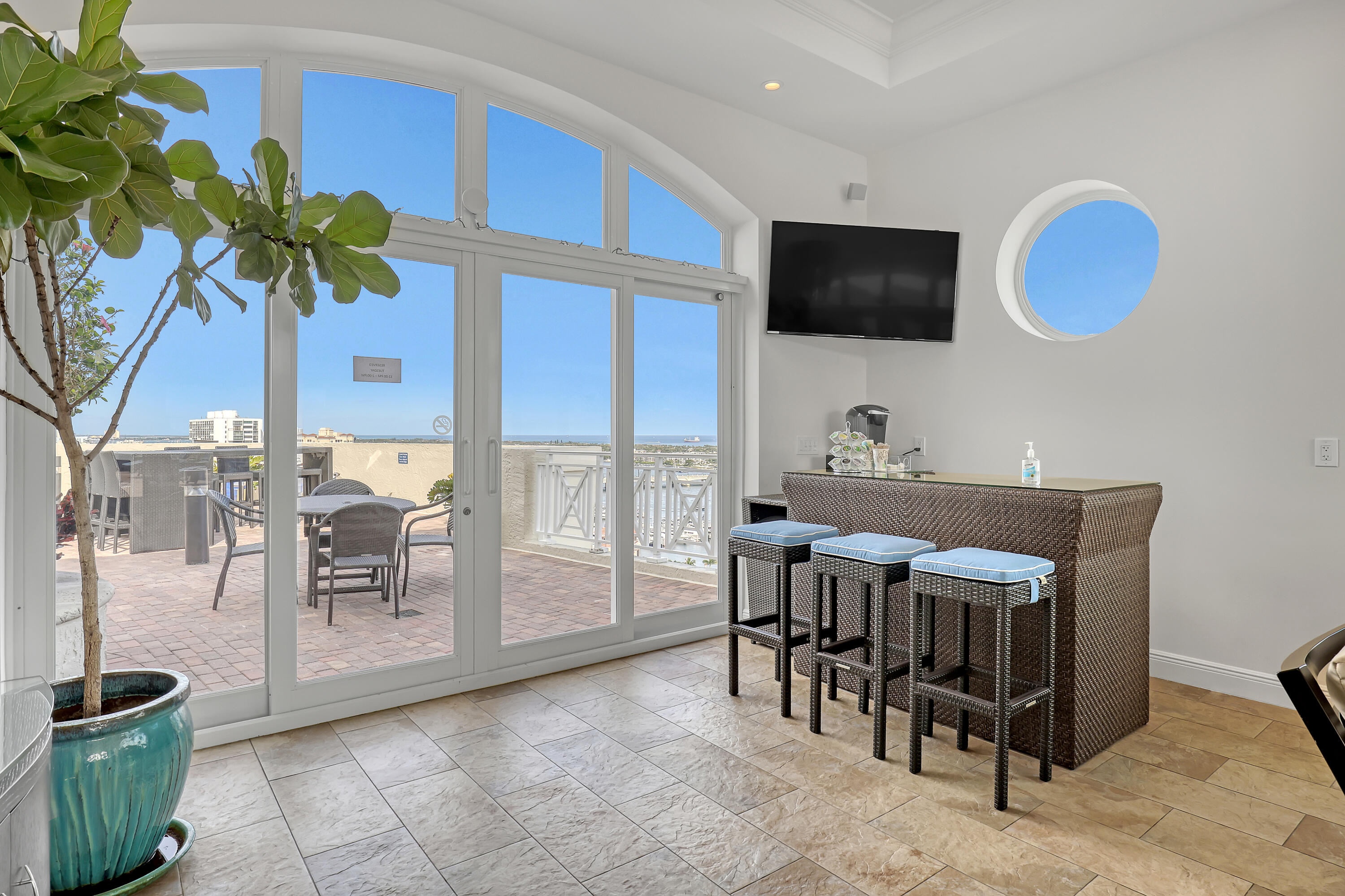 ESPLANADE GRANDE CONDO - Residential