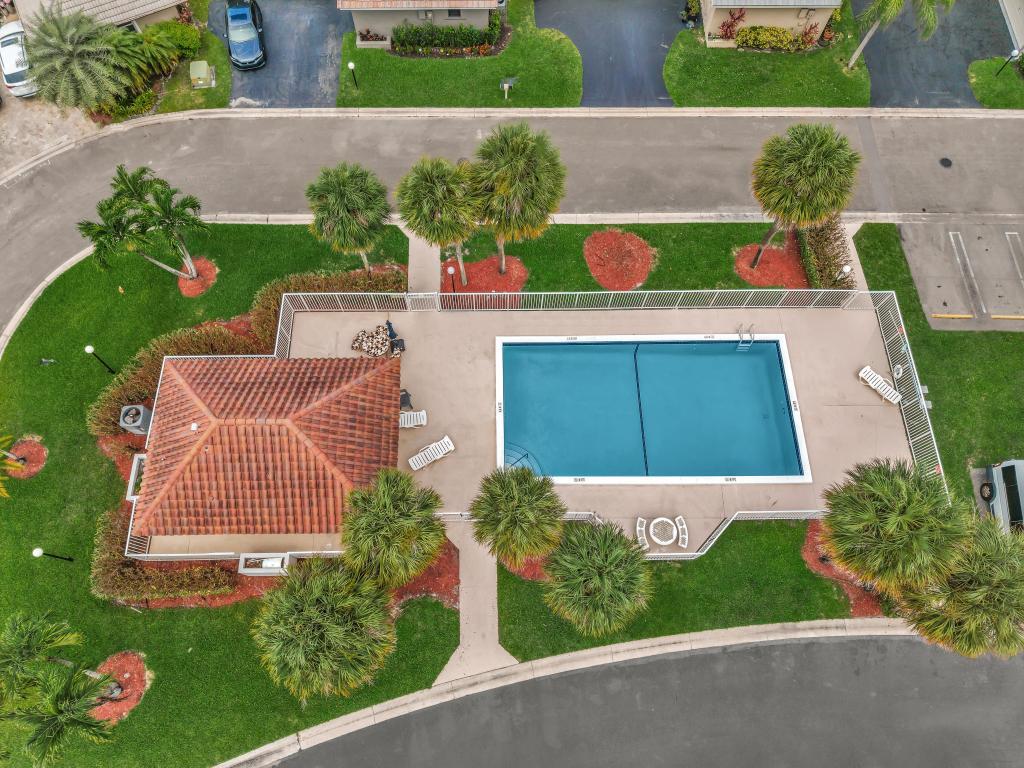 SHADOW WOOD VILLAS - Residential