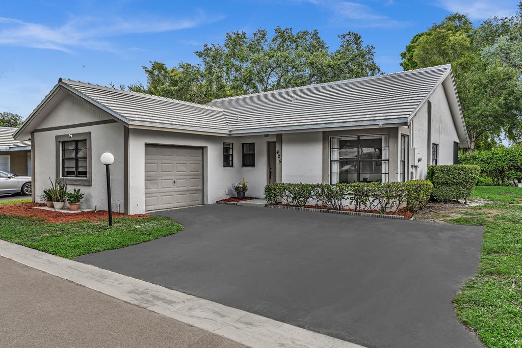 SHADOW WOOD VILLAS - Residential