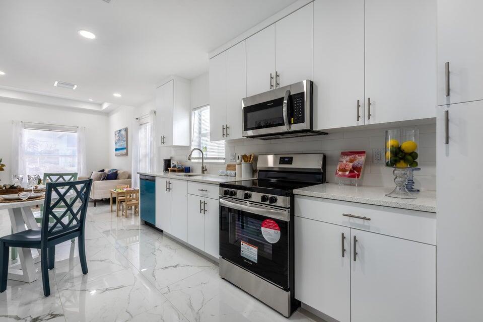 CHERRY HILLS - Residential Lease