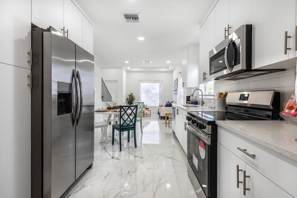 CHERRY HILLS - Residential Lease