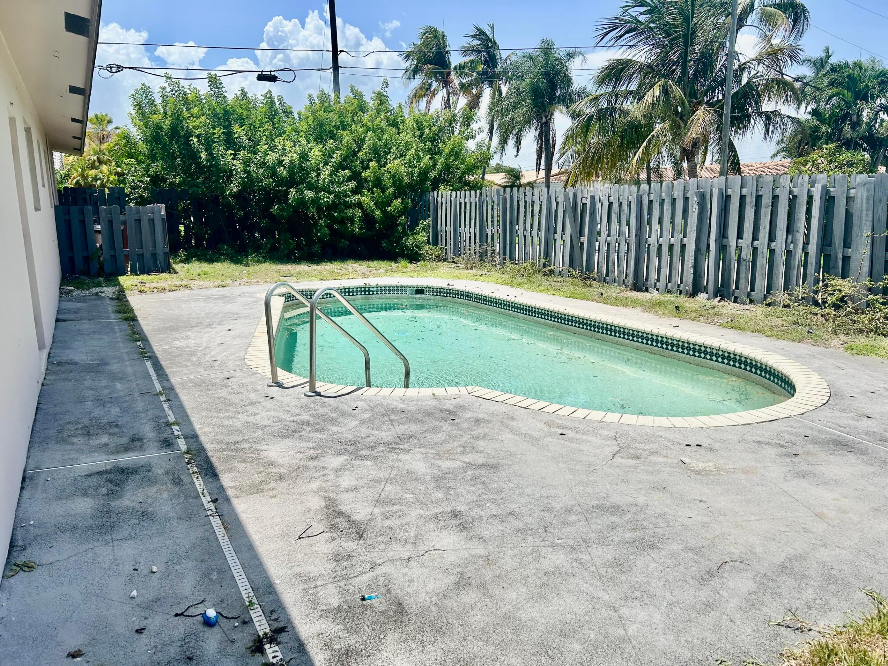 CORAL RIDGE ISLES - Residential