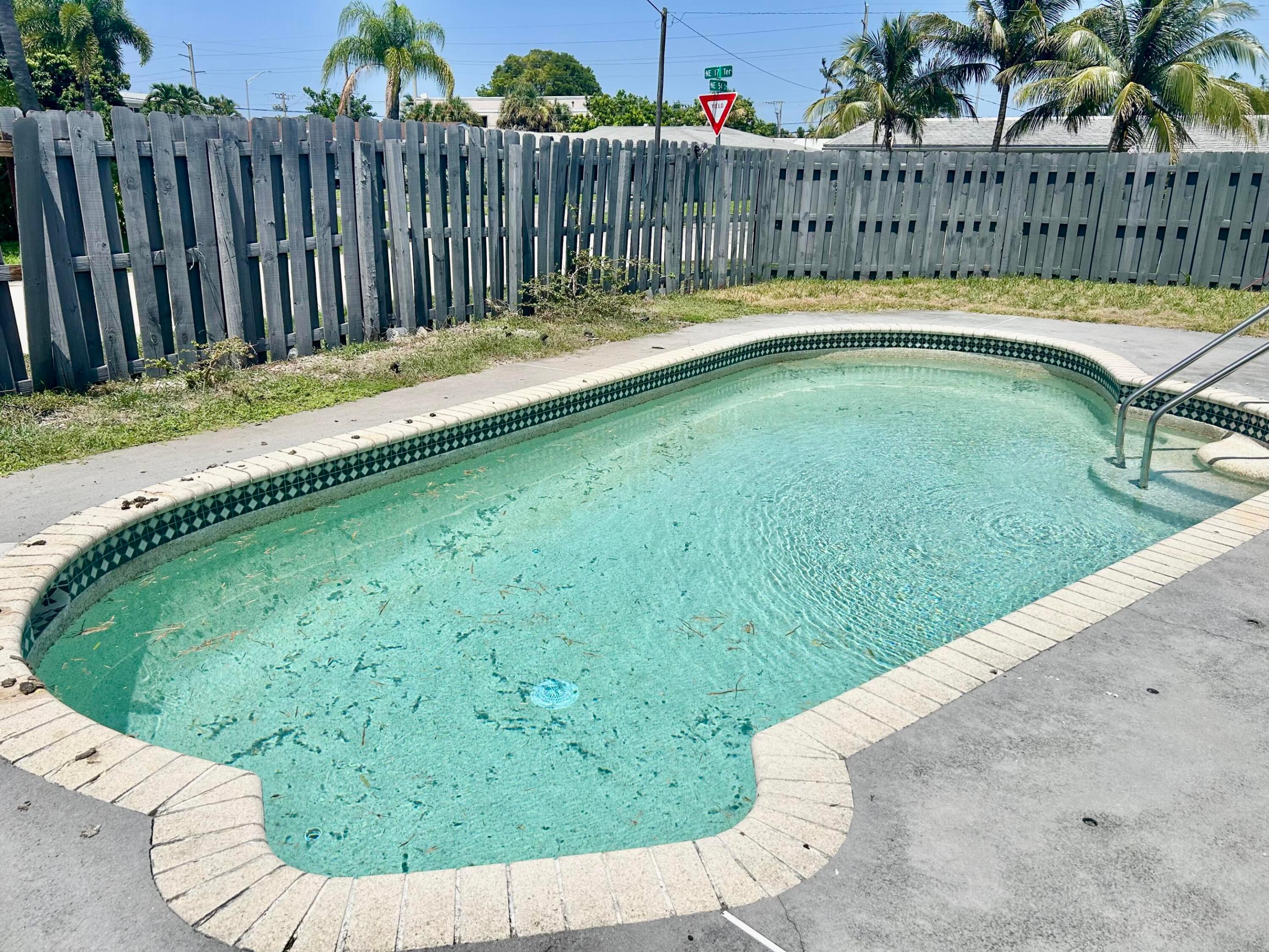 CORAL RIDGE ISLES - Residential