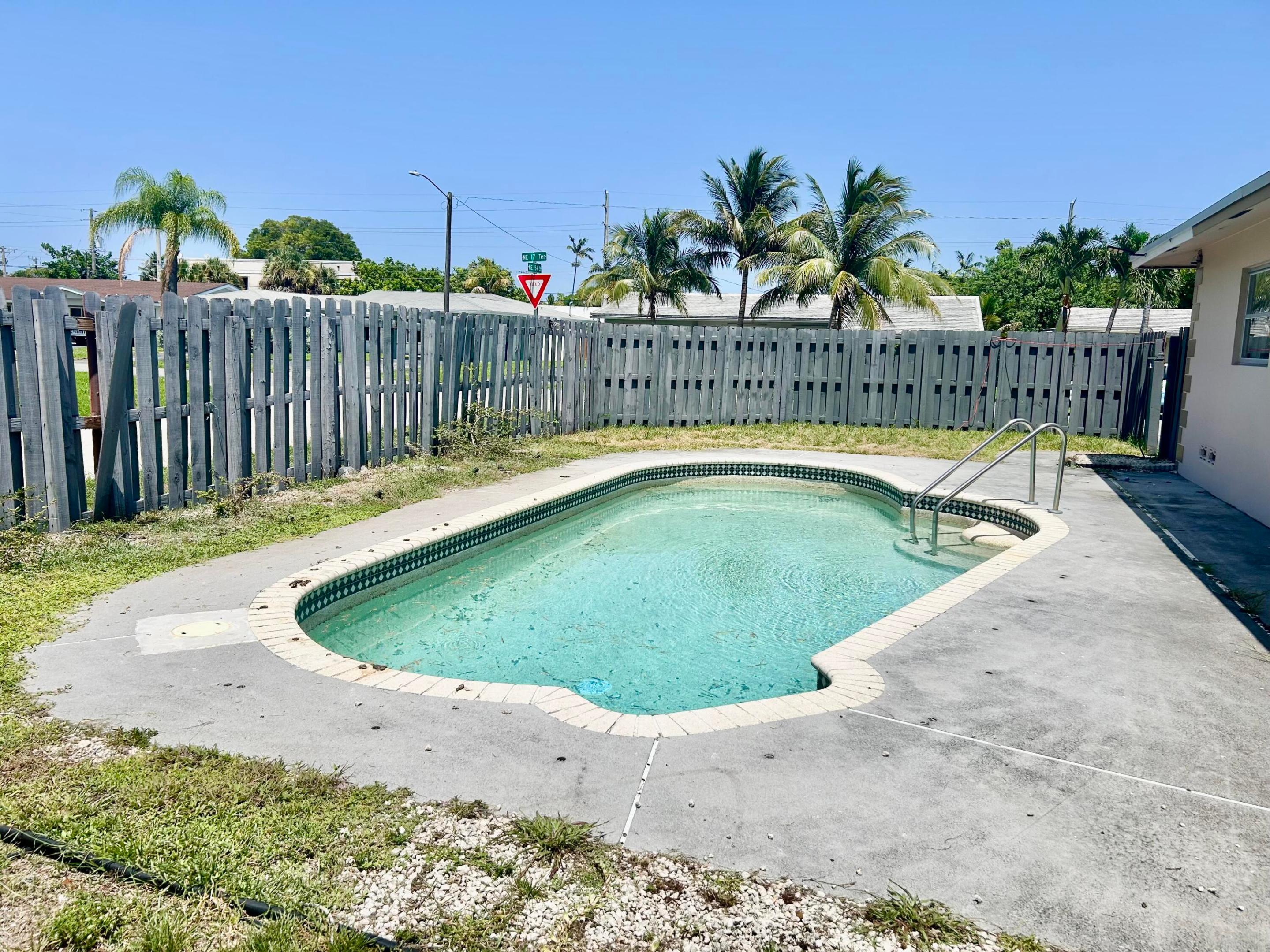 CORAL RIDGE ISLES - Residential