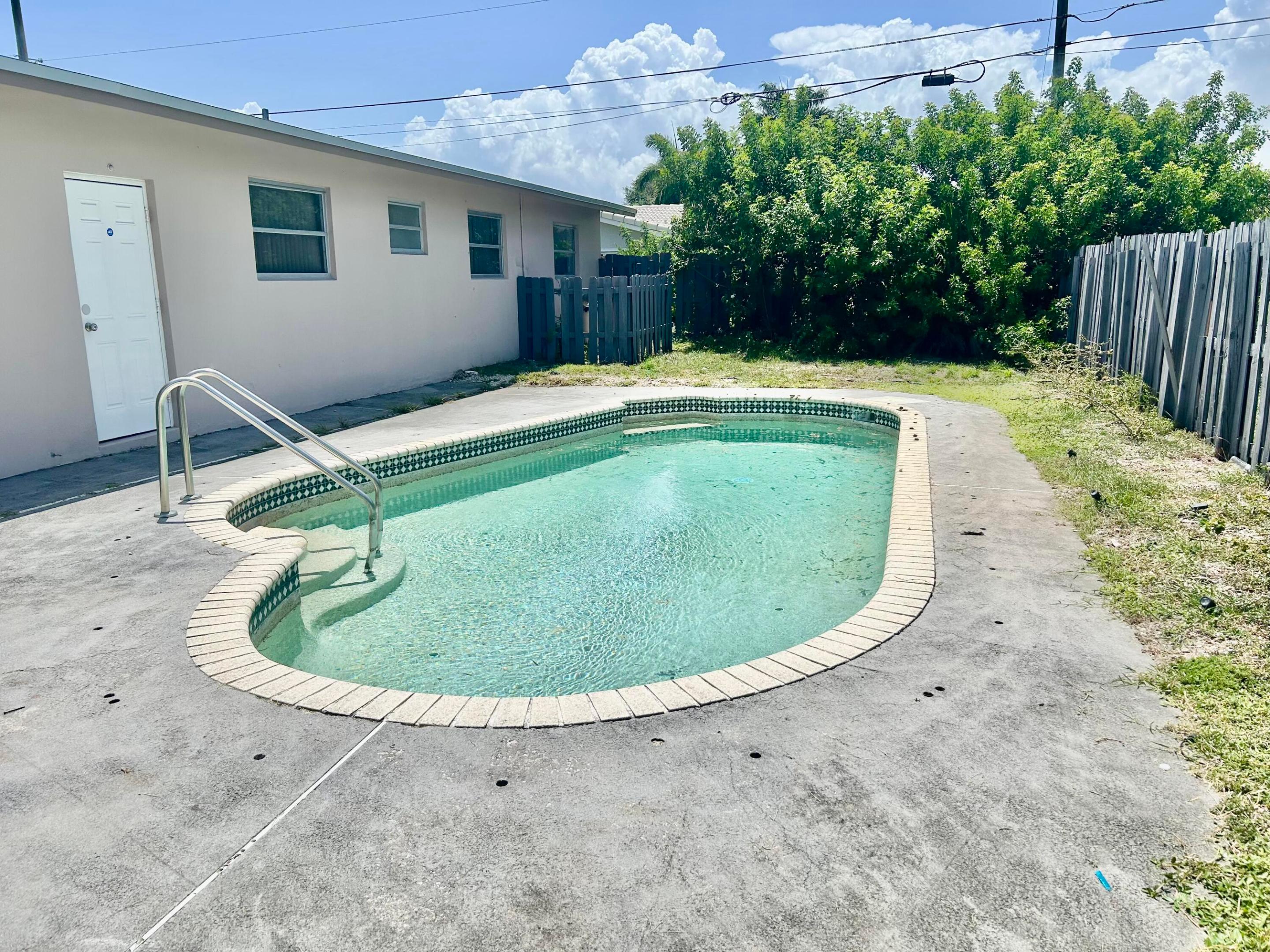 CORAL RIDGE ISLES - Residential