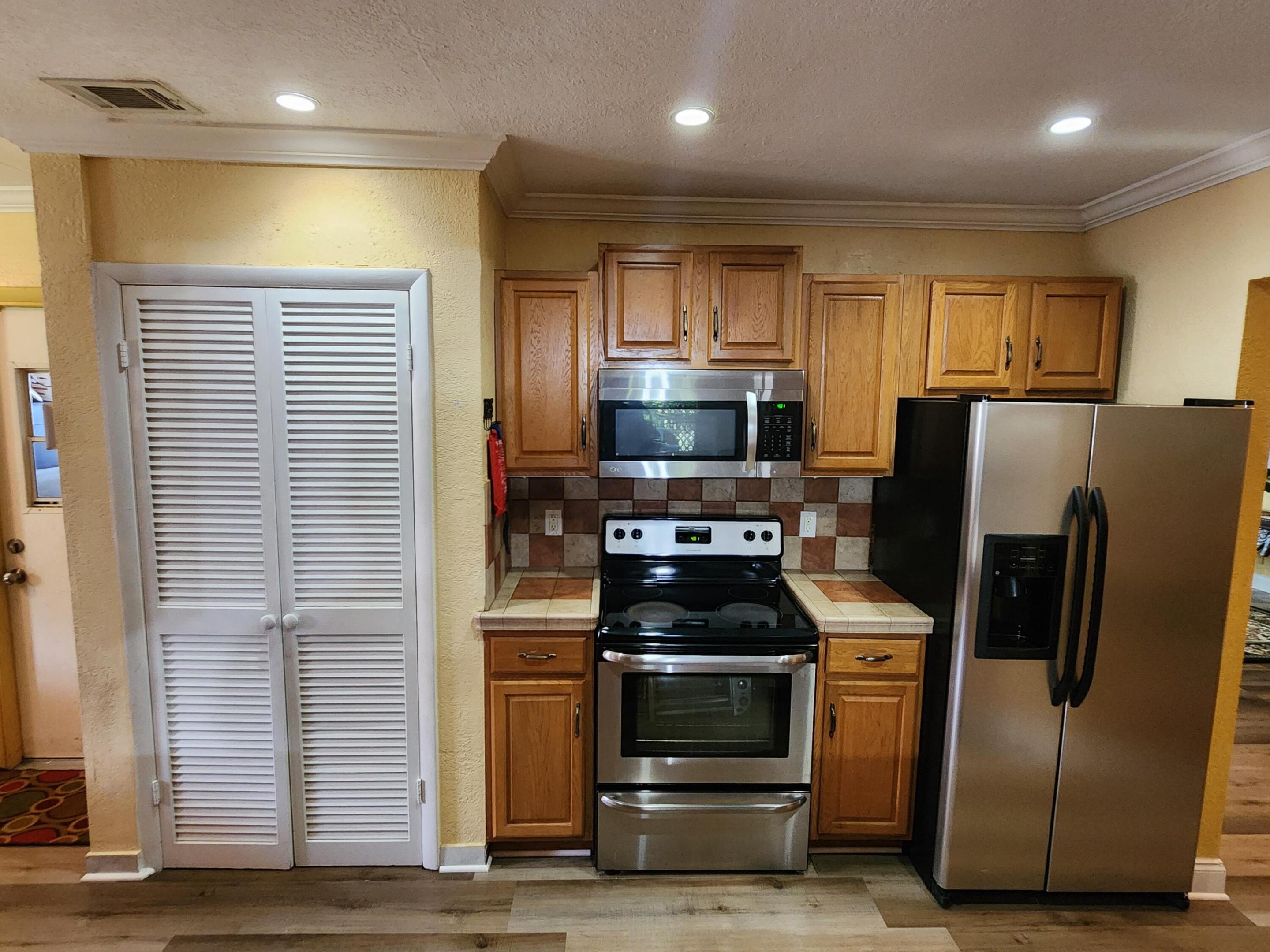 LAUDERDALE LAKES EAST GATE SEC 2 - Residential