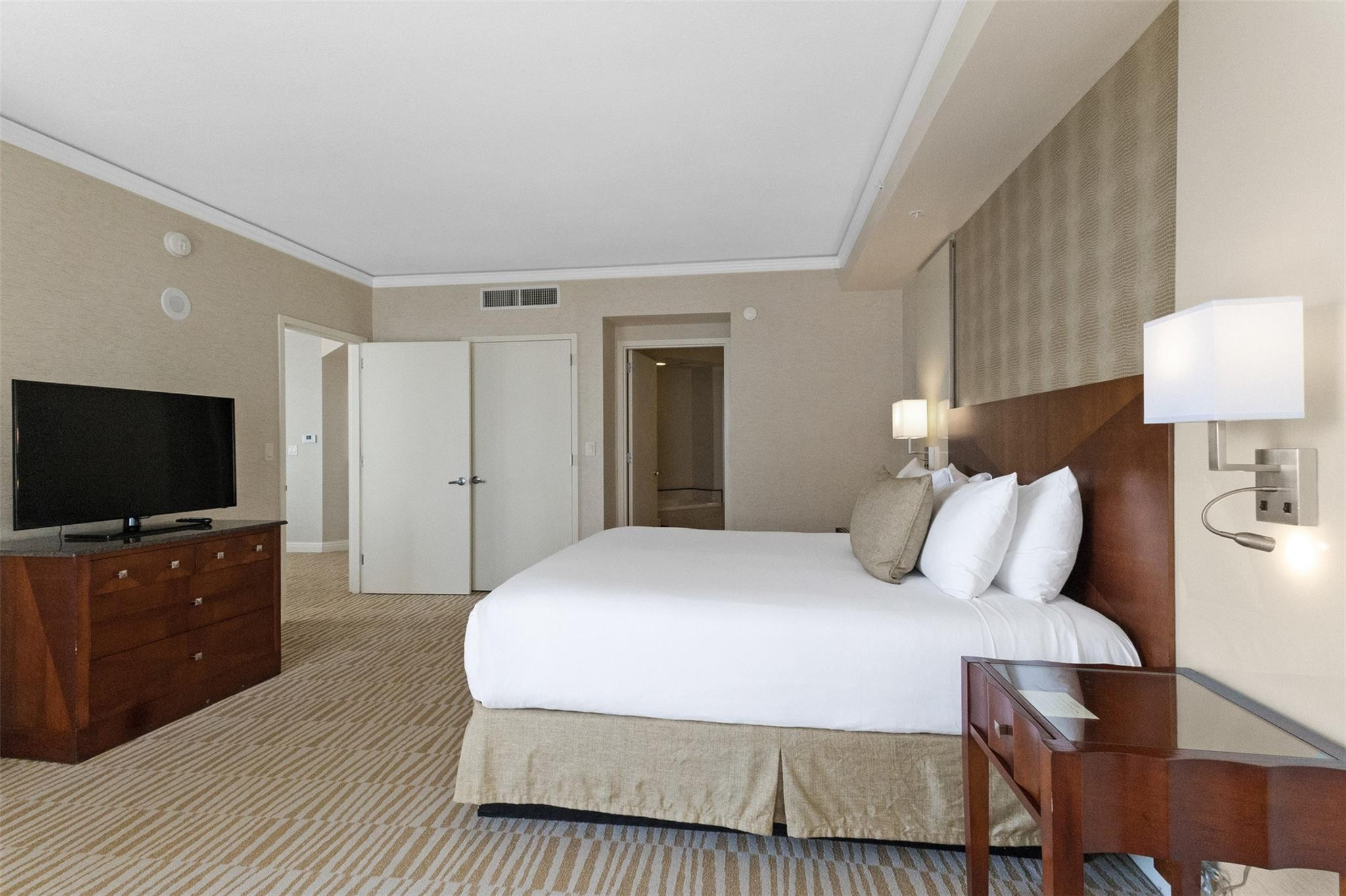 TRUMP INTERNATIONAL SONESTA - Residential