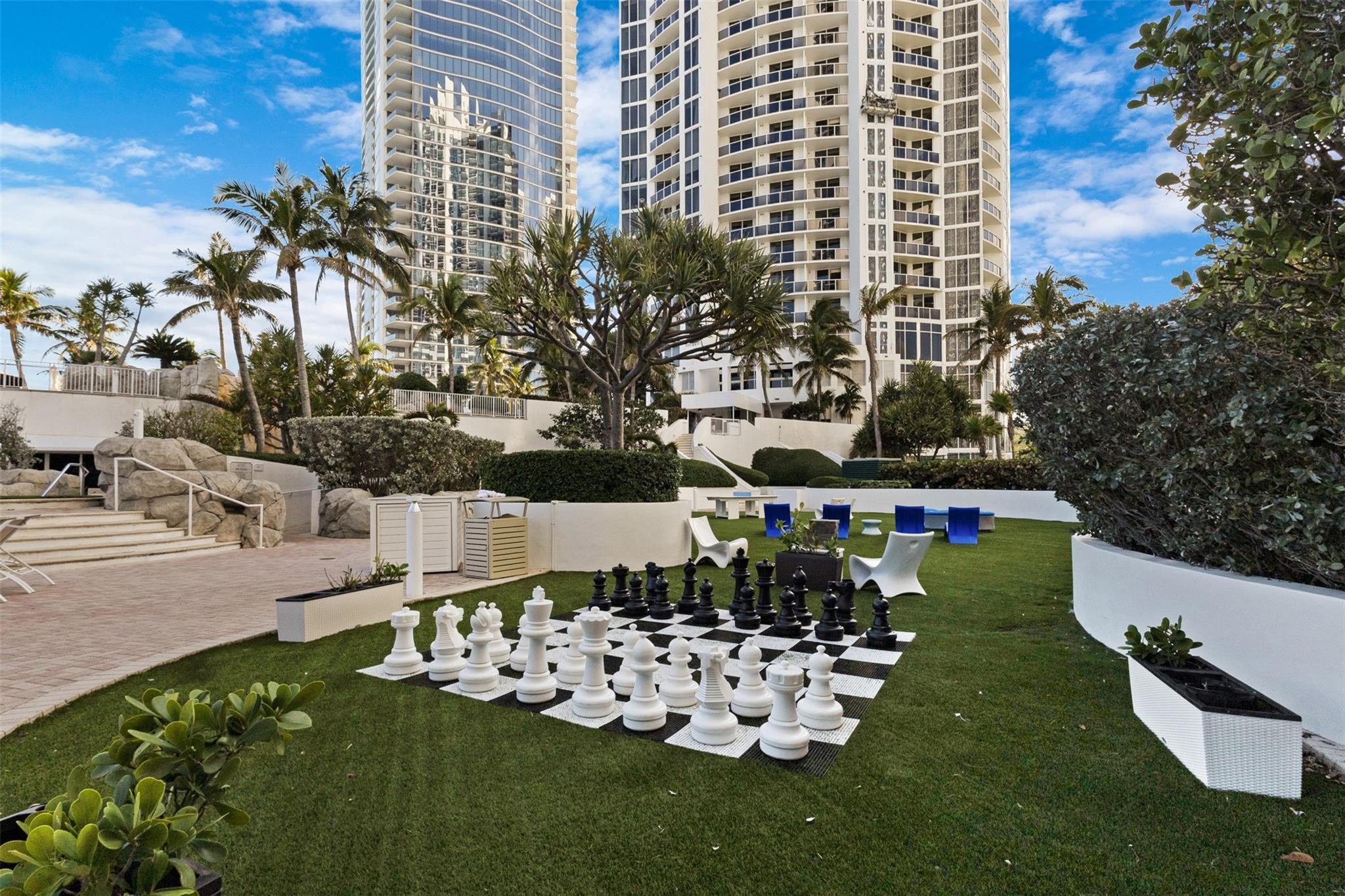 TRUMP INTERNATIONAL SONESTA - Residential