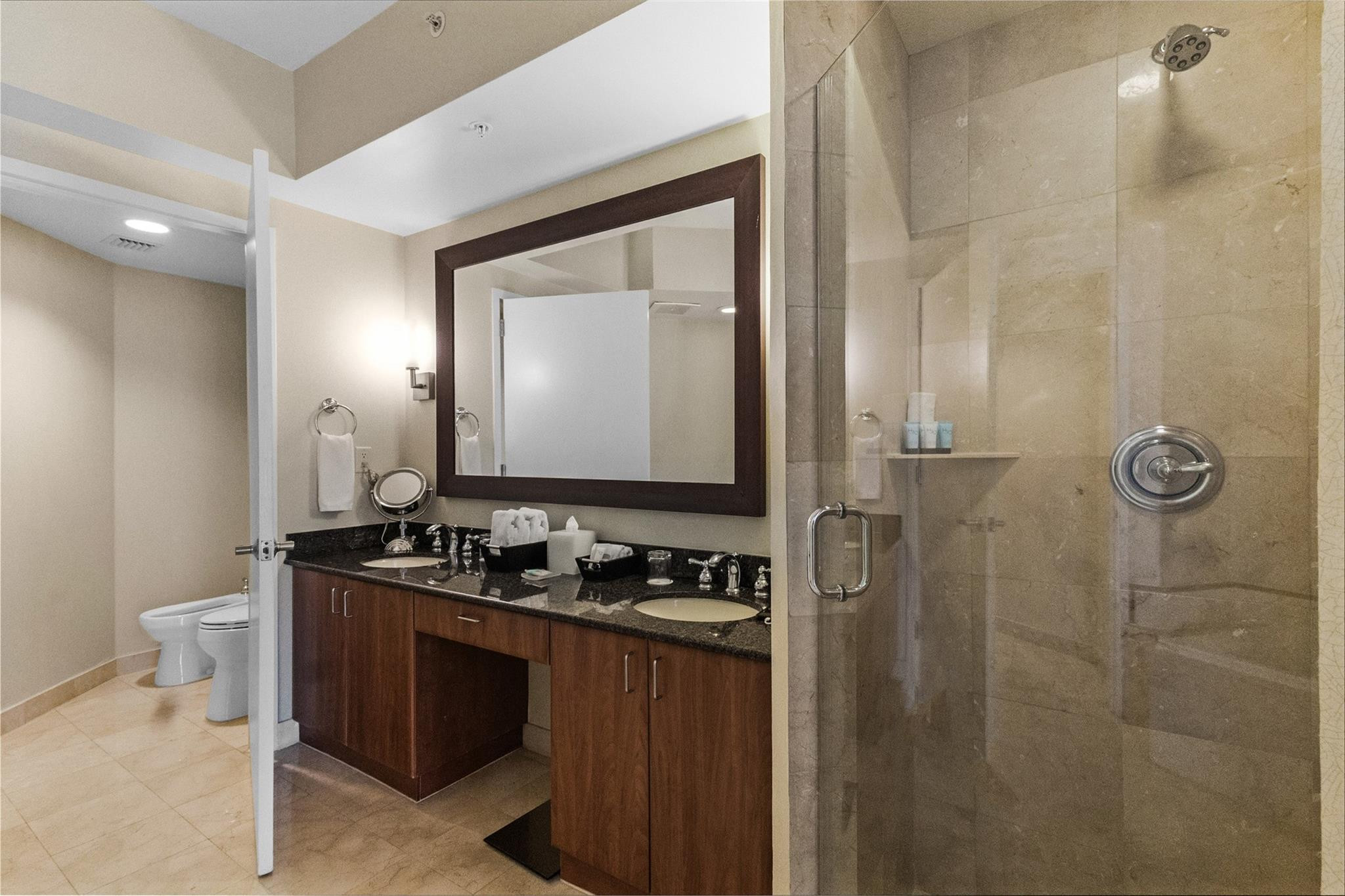 TRUMP INTERNATIONAL SONESTA - Residential