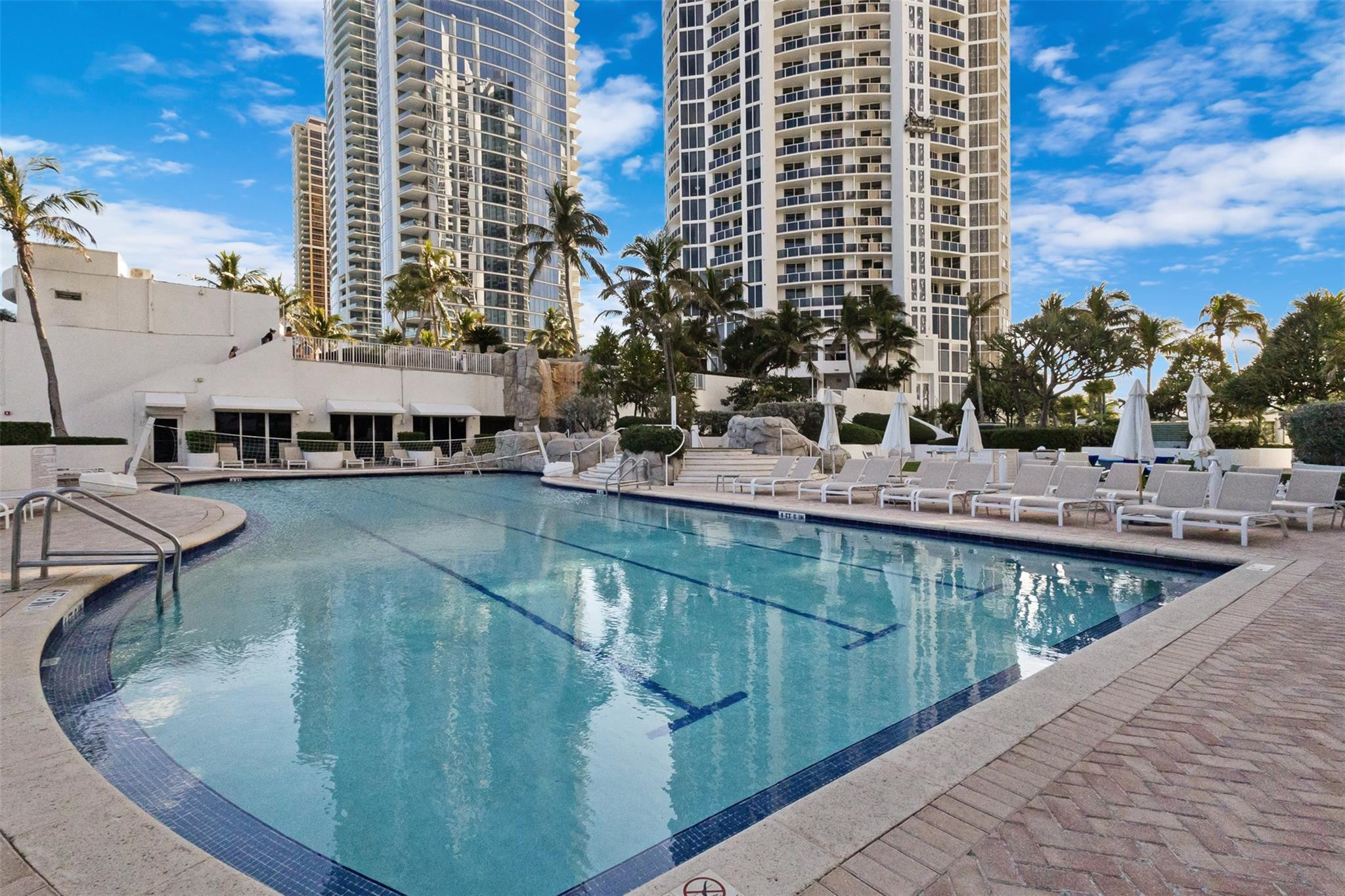 TRUMP INTERNATIONAL SONESTA - Residential