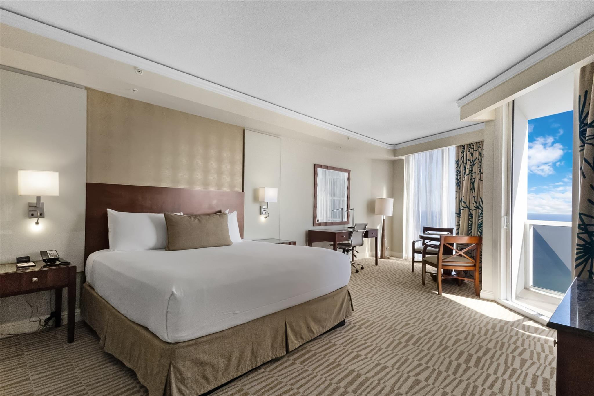 TRUMP INTERNATIONAL SONESTA - Residential