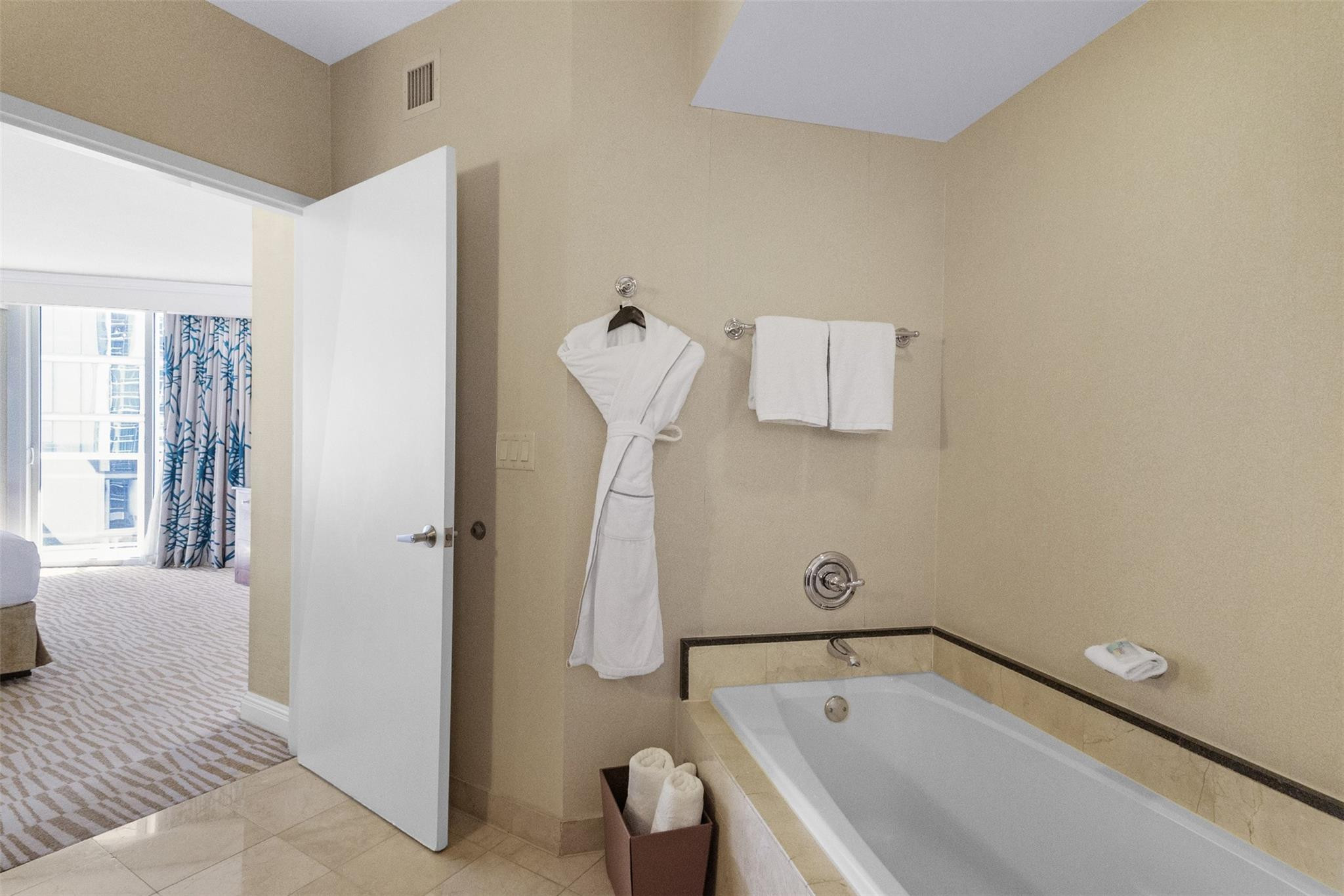 TRUMP INTERNATIONAL SONESTA - Residential