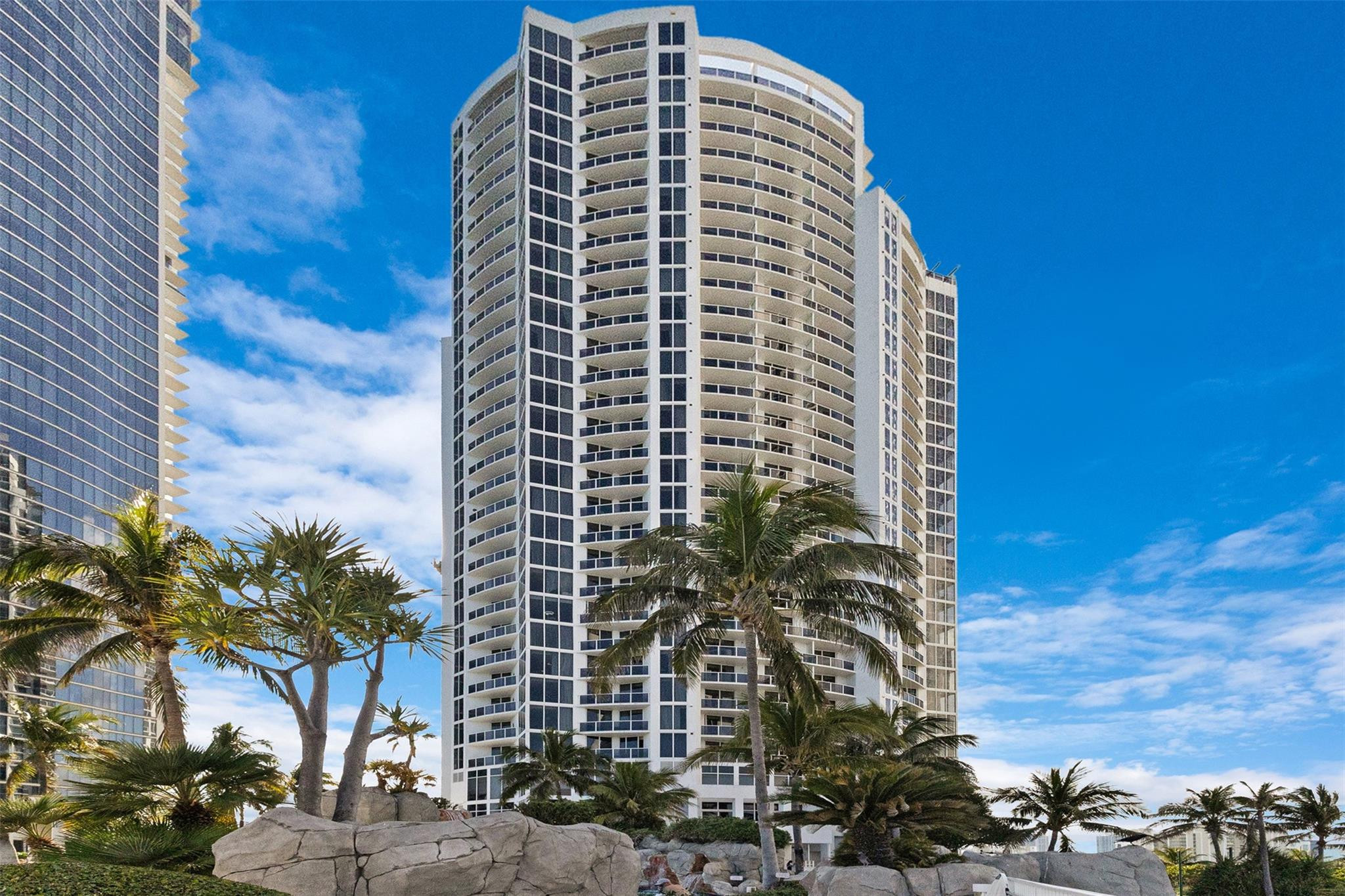 TRUMP INTERNATIONAL SONESTA - Residential