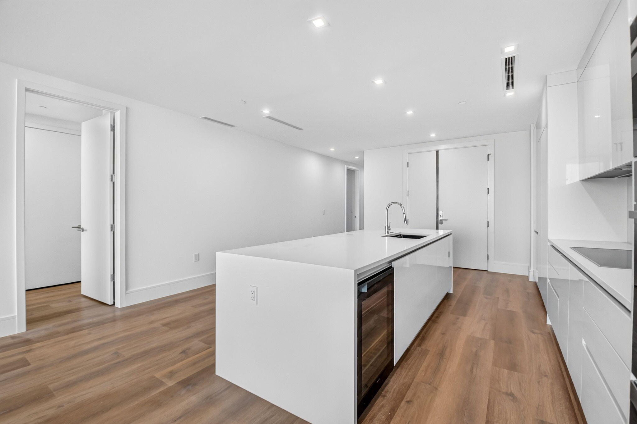 NAUTILUS 220 CONDO - Residential