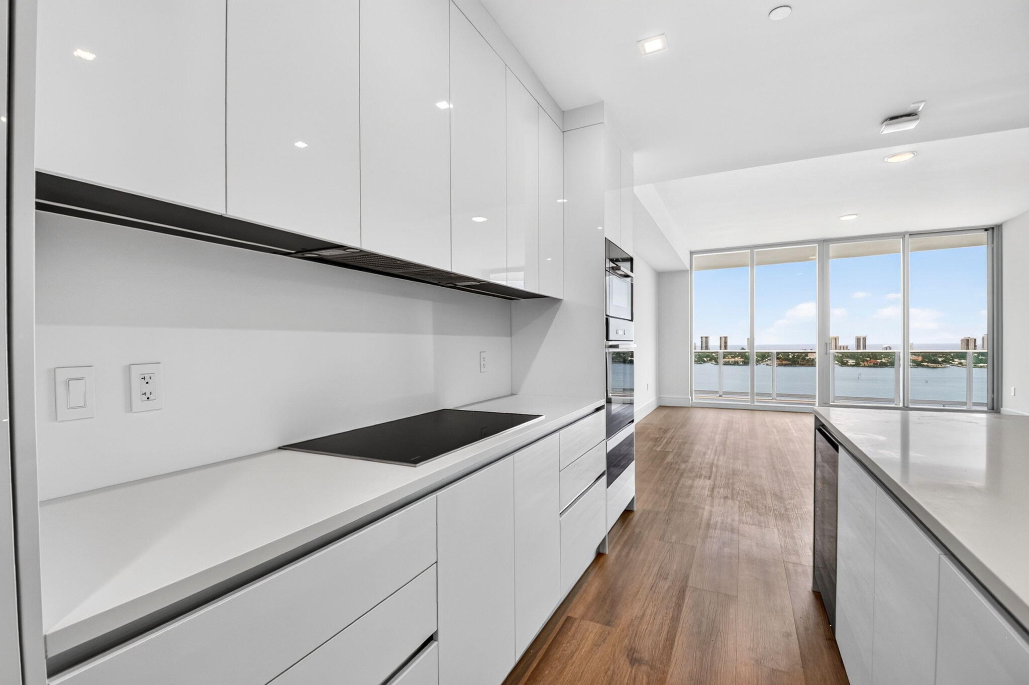NAUTILUS 220 CONDO - Residential