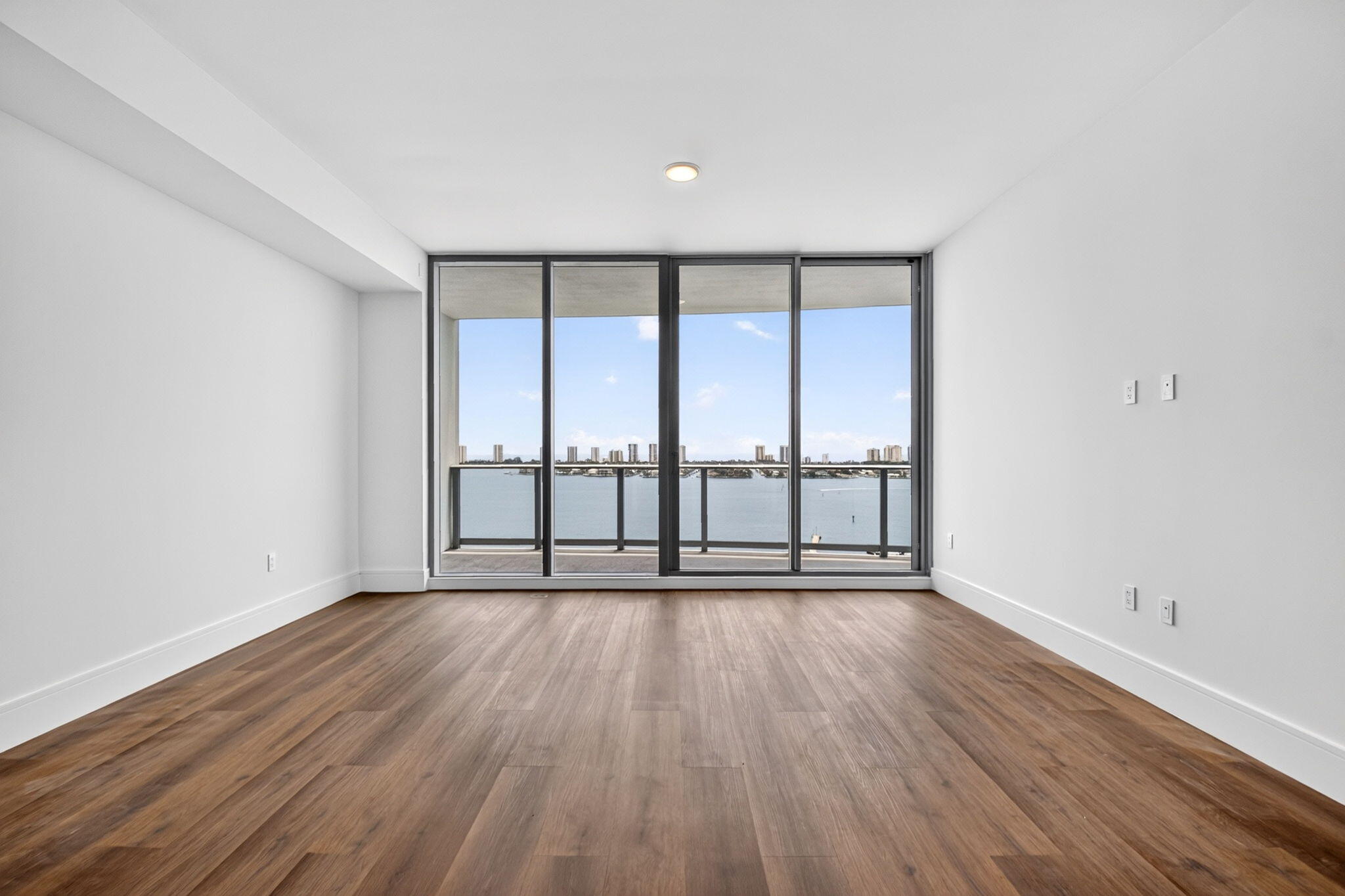 NAUTILUS 220 CONDO - Residential