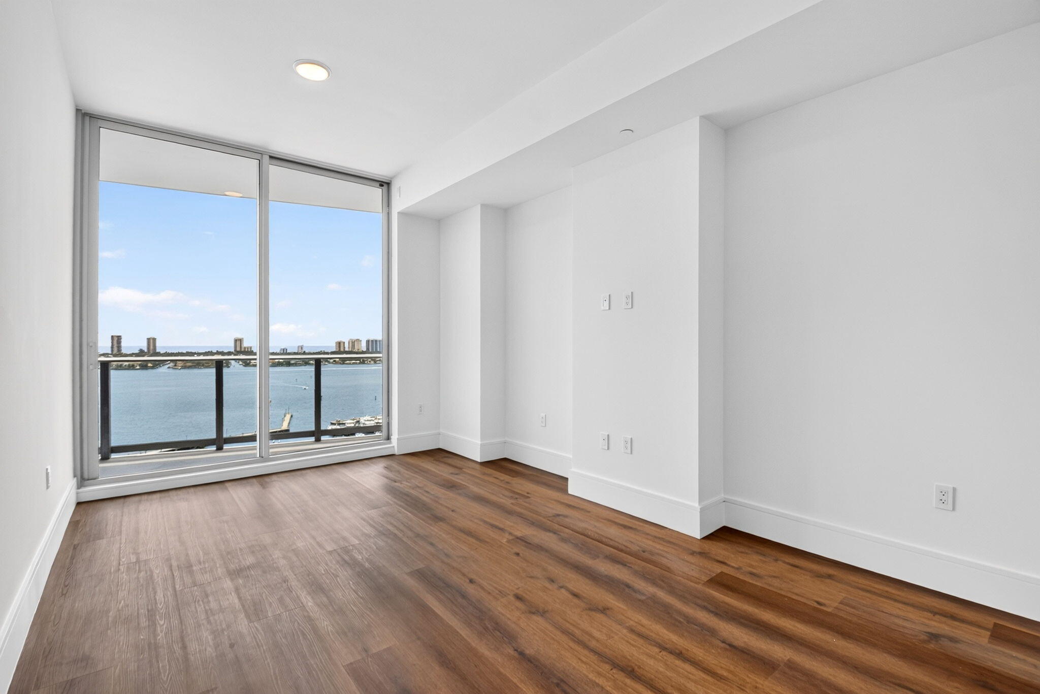NAUTILUS 220 CONDO - Residential