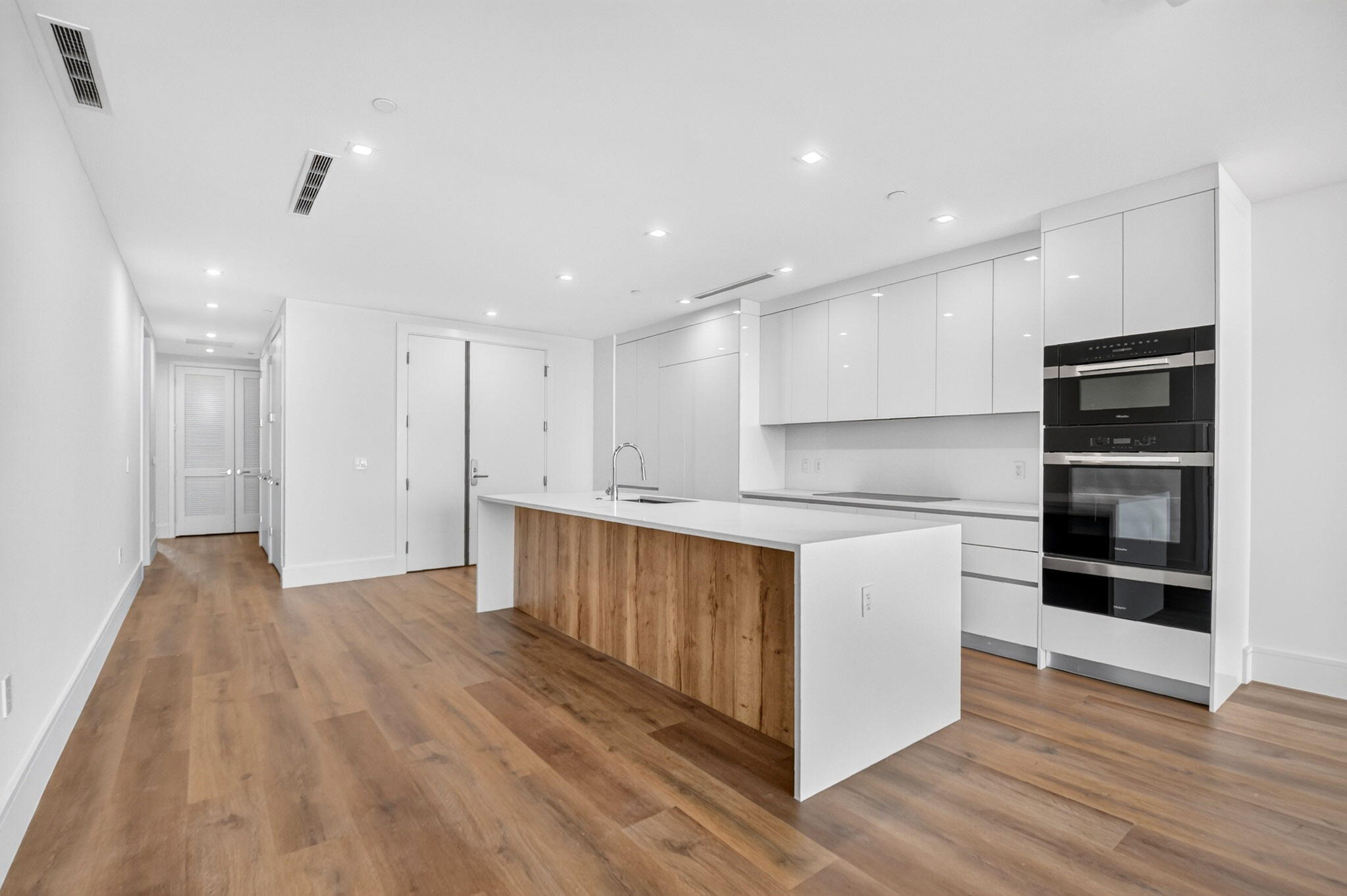 NAUTILUS 220 CONDO - Residential