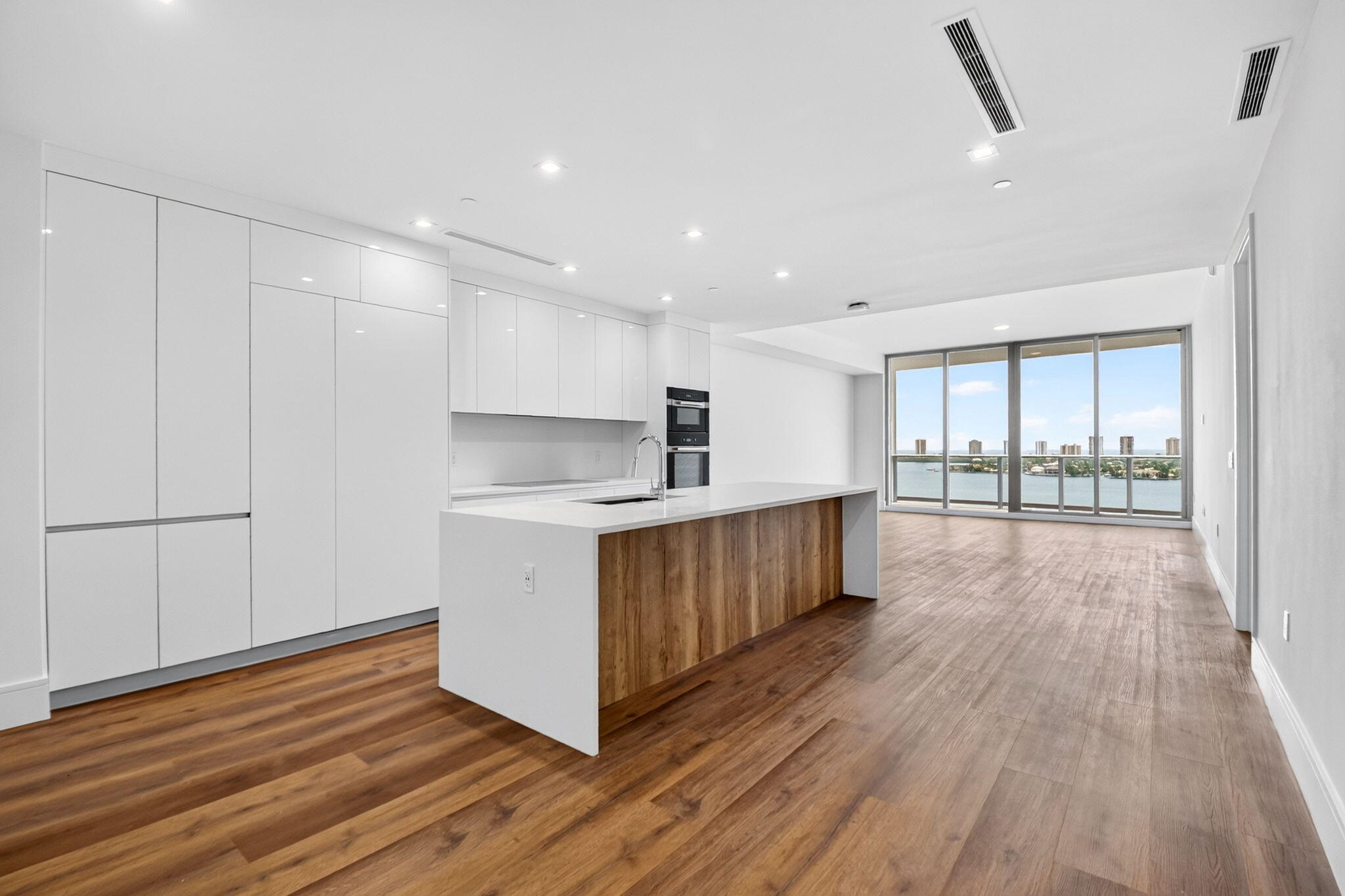 NAUTILUS 220 CONDO - Residential