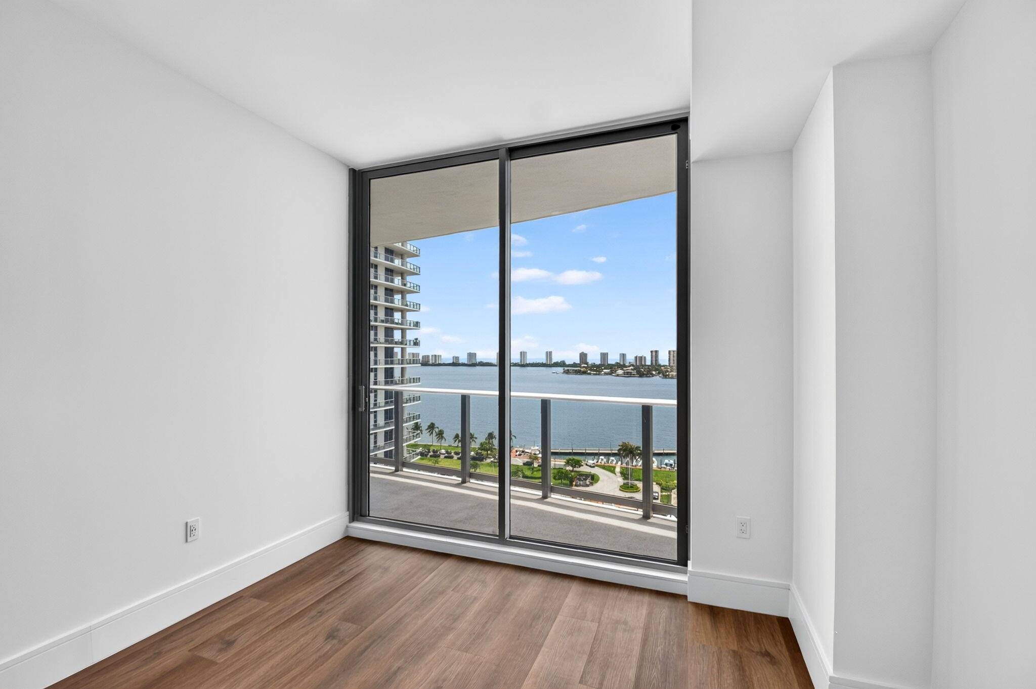 NAUTILUS 220 CONDO - Residential