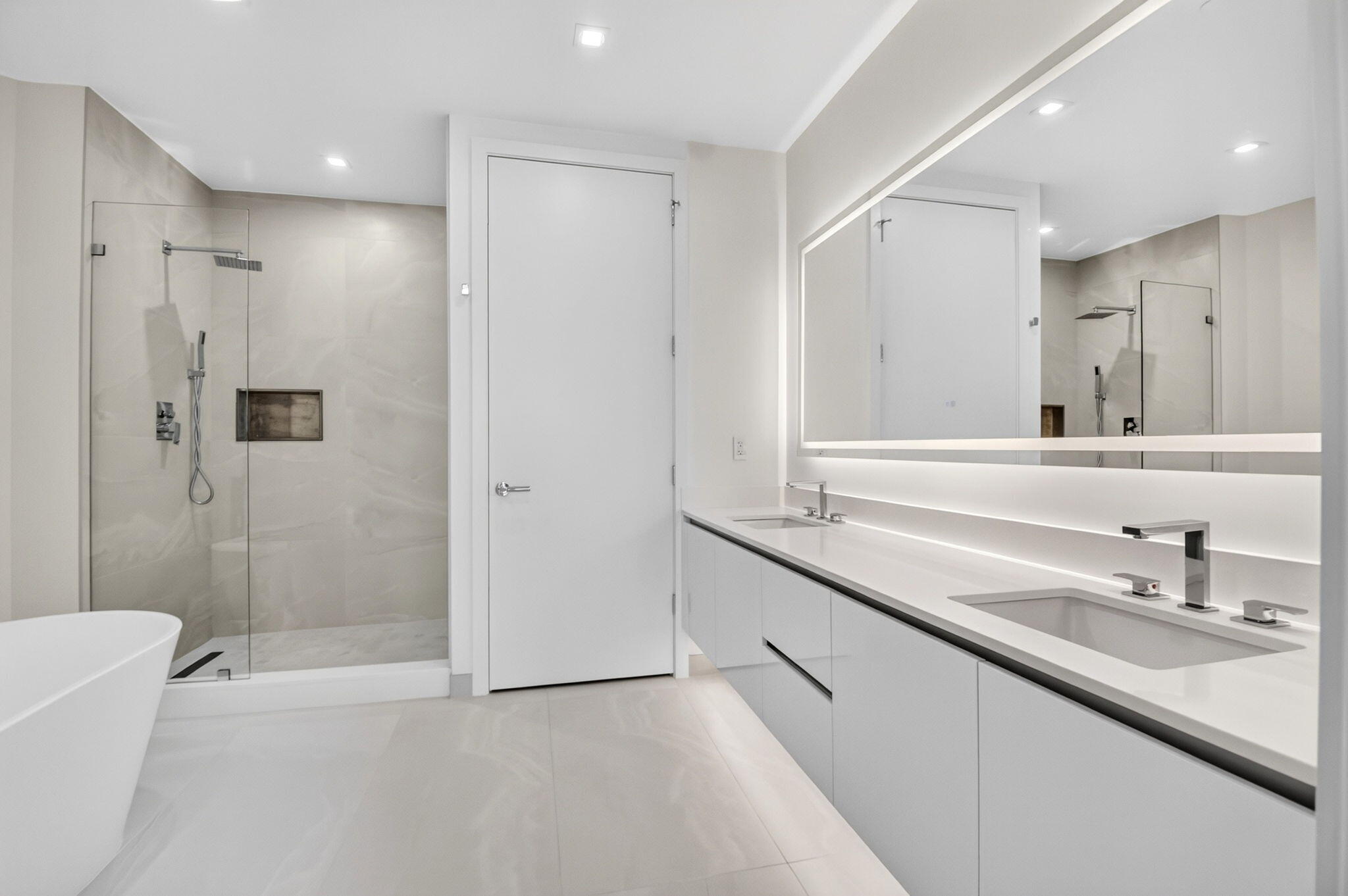 NAUTILUS 220 CONDO - Residential