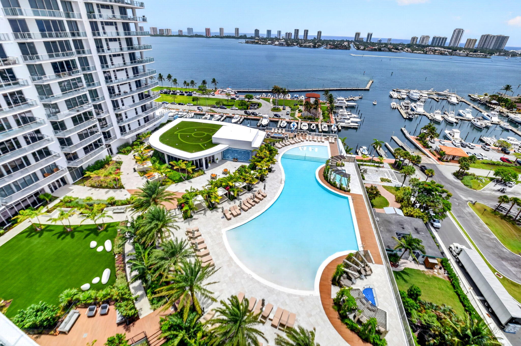 NAUTILUS 220 CONDO - Residential