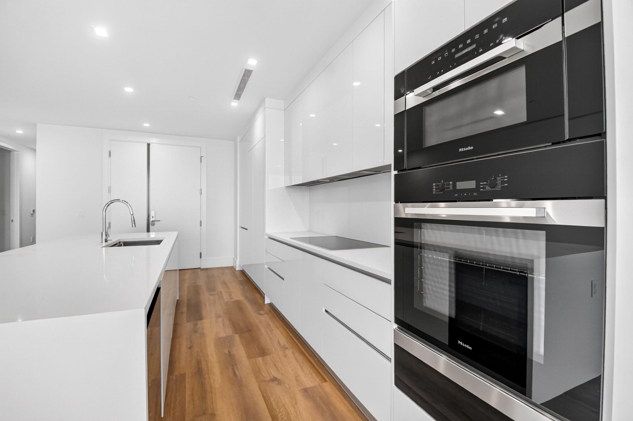 NAUTILUS 220 CONDO - Residential
