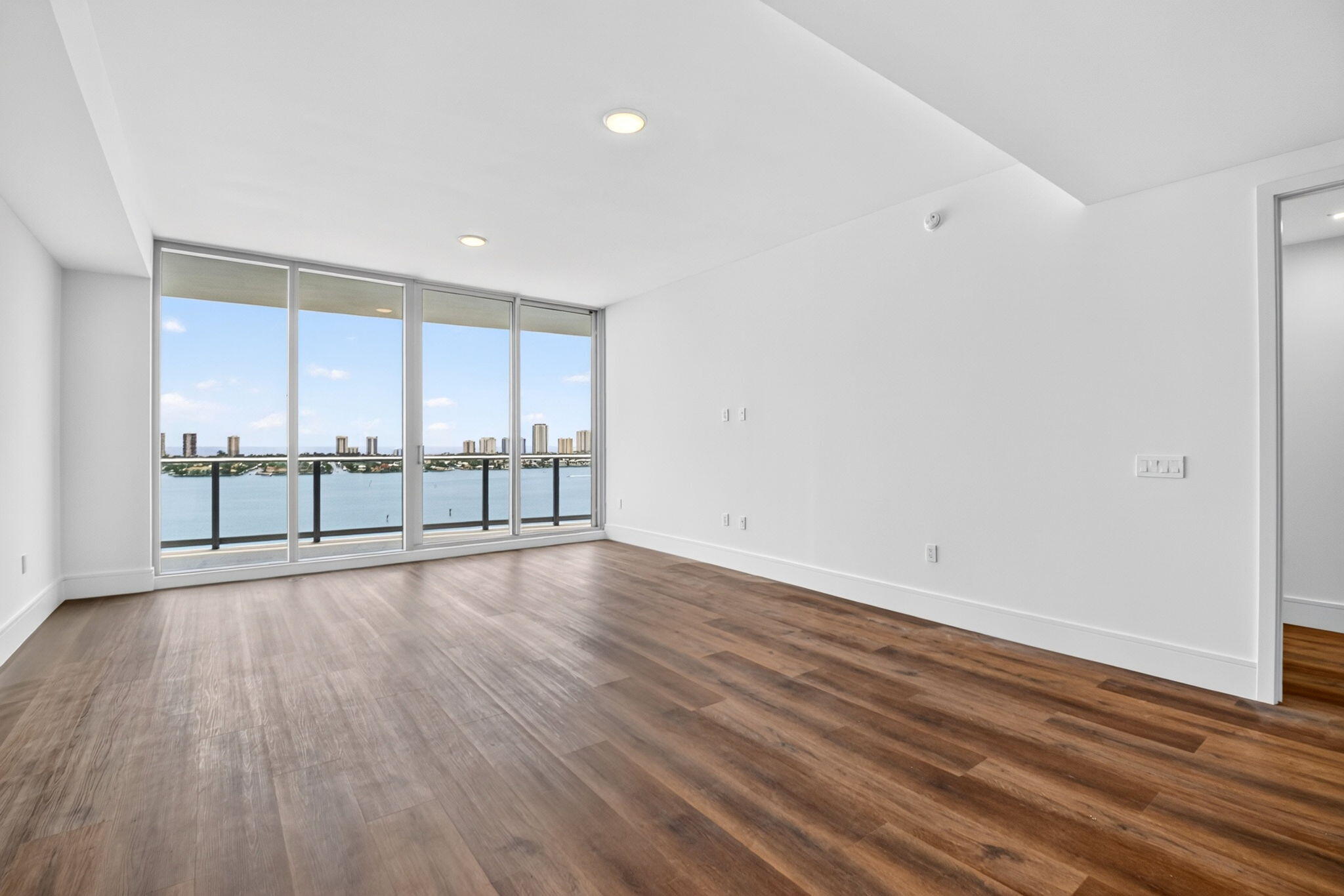 NAUTILUS 220 CONDO - Residential