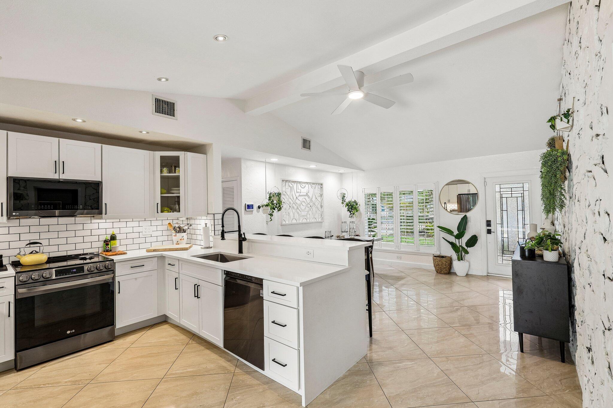 DAVIS ISLES - Residential