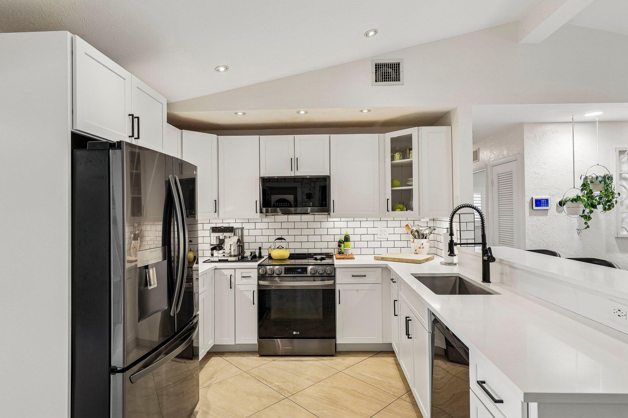 DAVIS ISLES - Residential