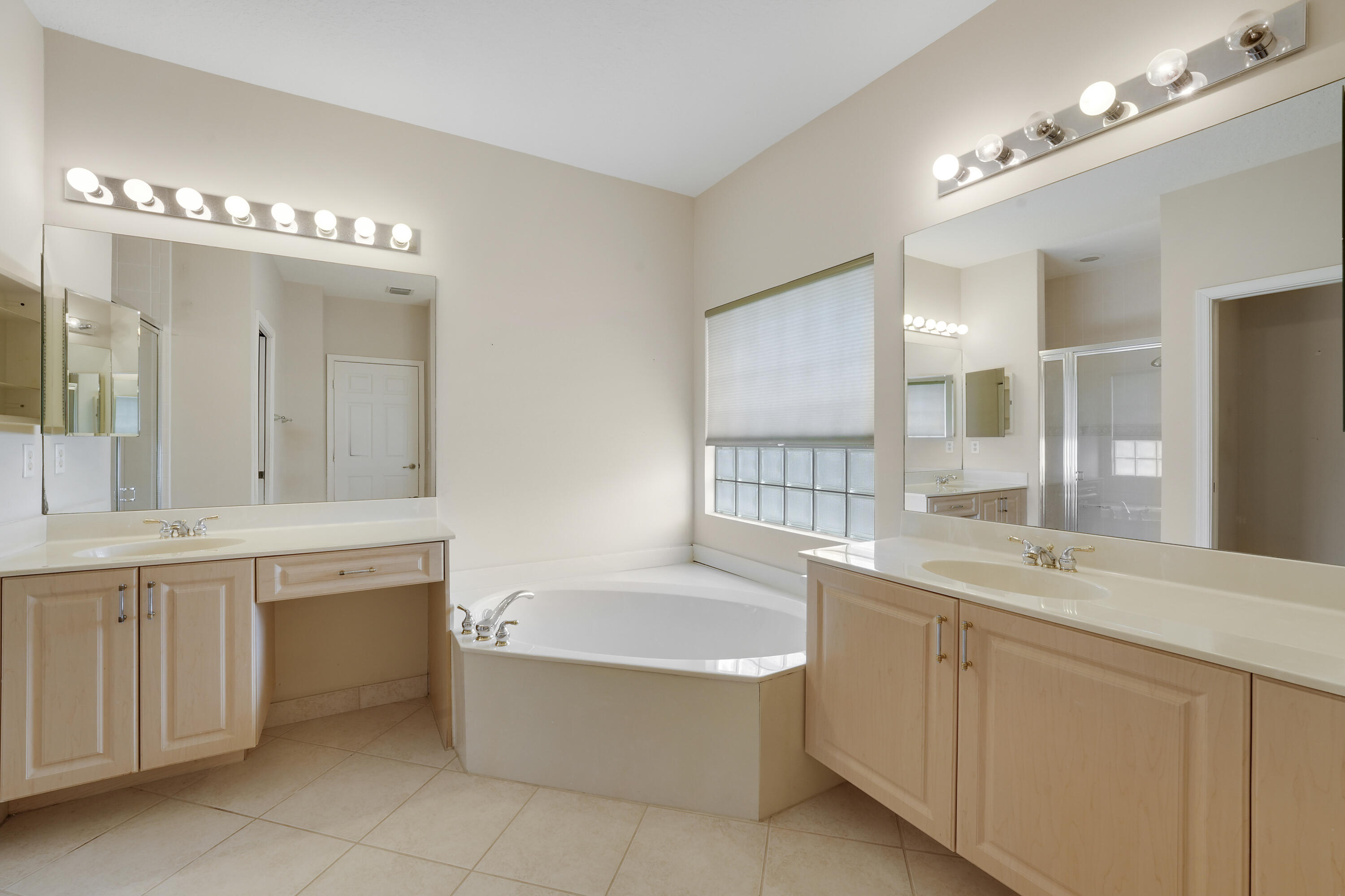 BELLAGGIO, TOWNE PARK - Residential