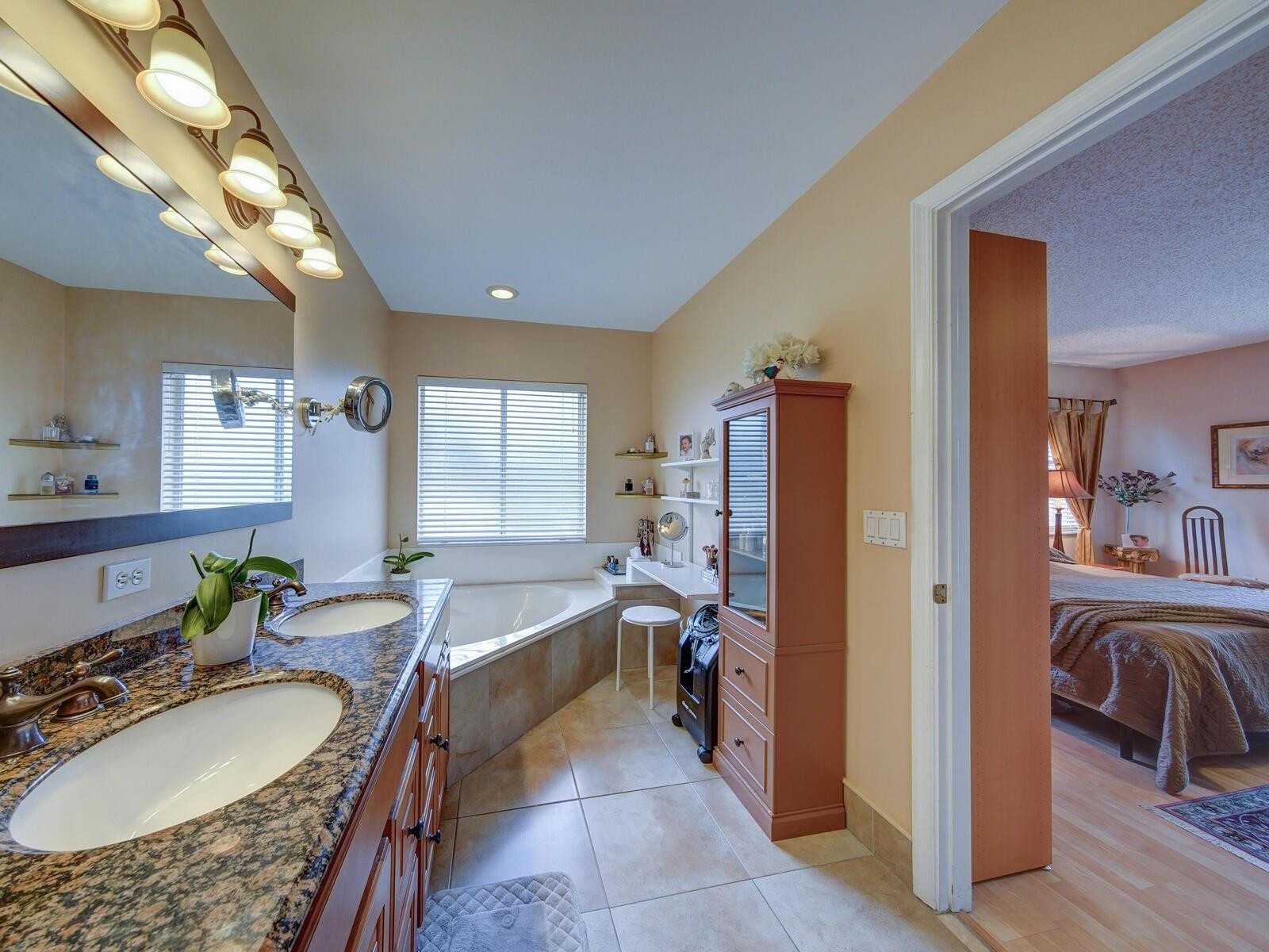 SAWGRASS VILLAGE - Residential
