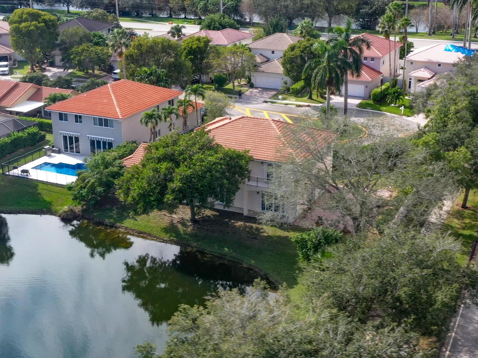 SAWGRASS VILLAGE - Residential
