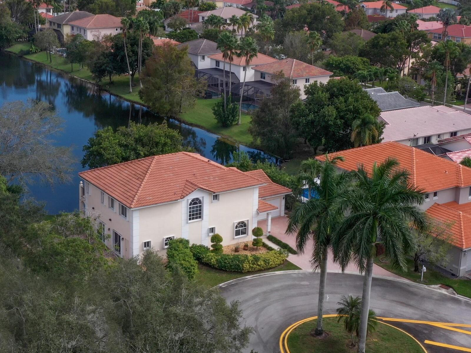 SAWGRASS VILLAGE - Residential