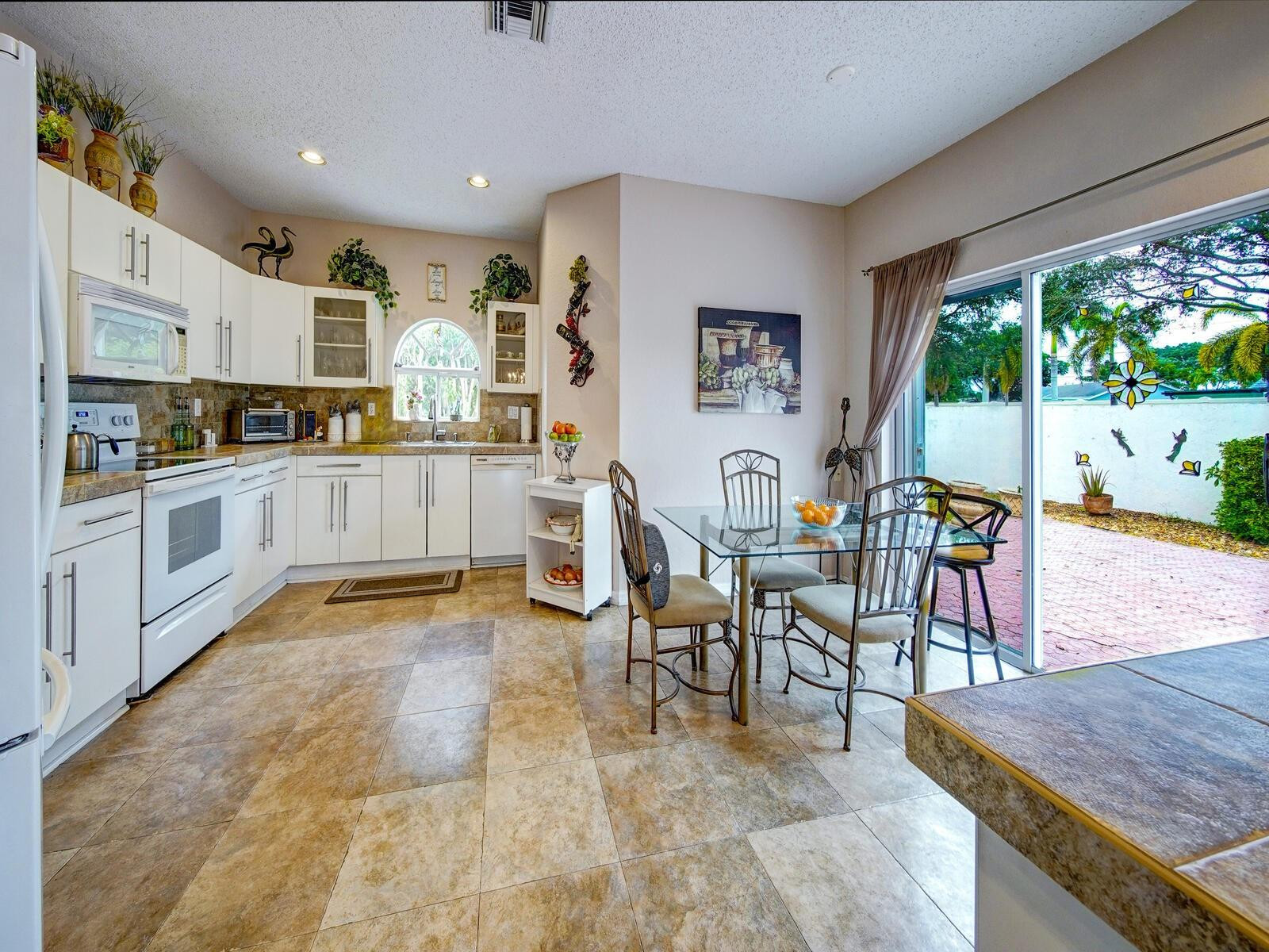 SAWGRASS VILLAGE - Residential