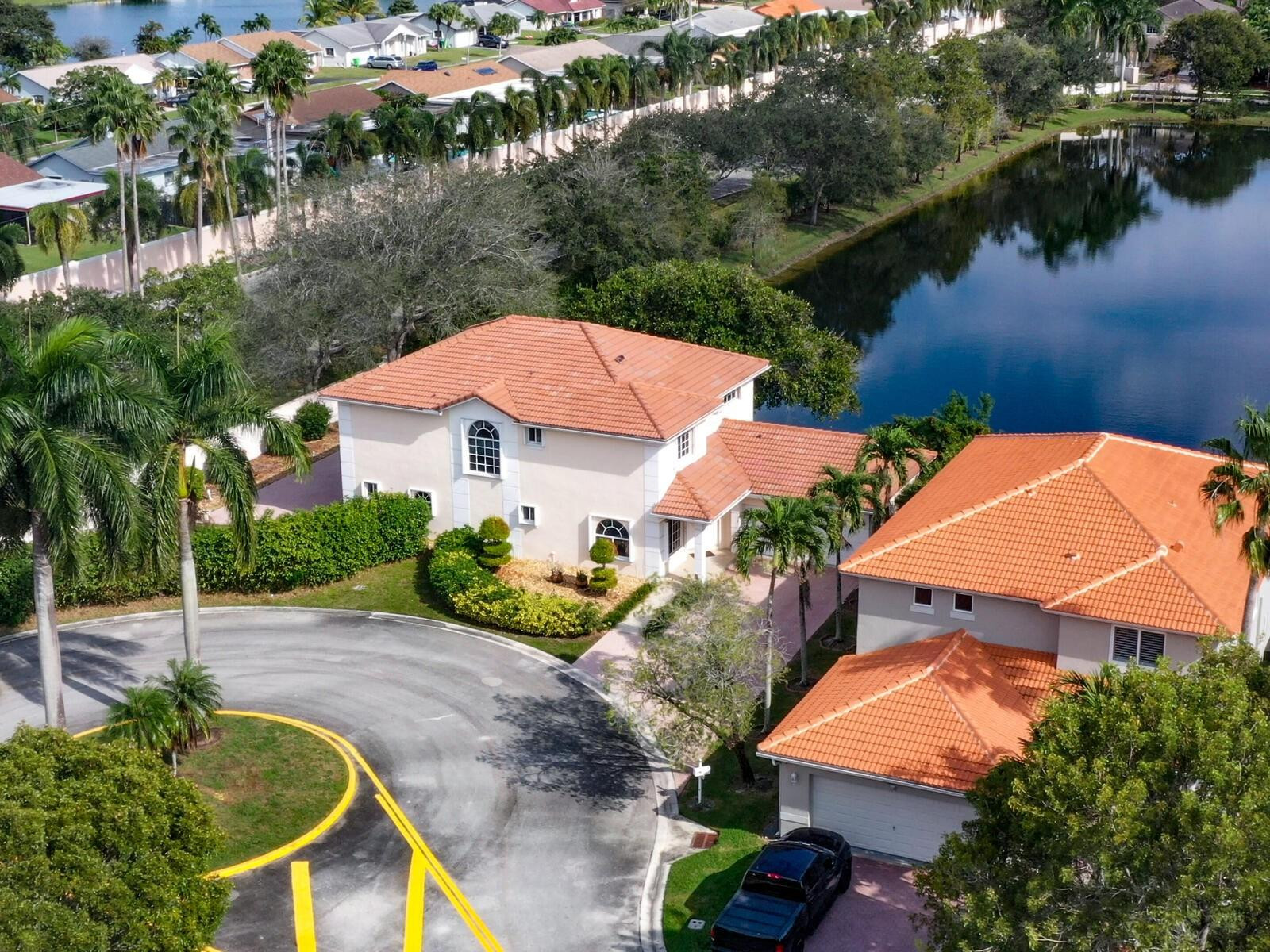 SAWGRASS VILLAGE - Residential