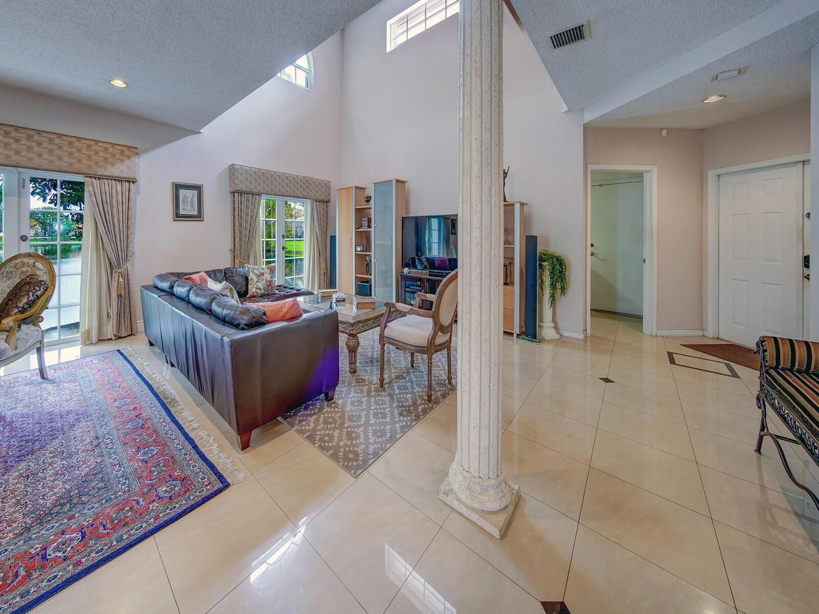 SAWGRASS VILLAGE - Residential