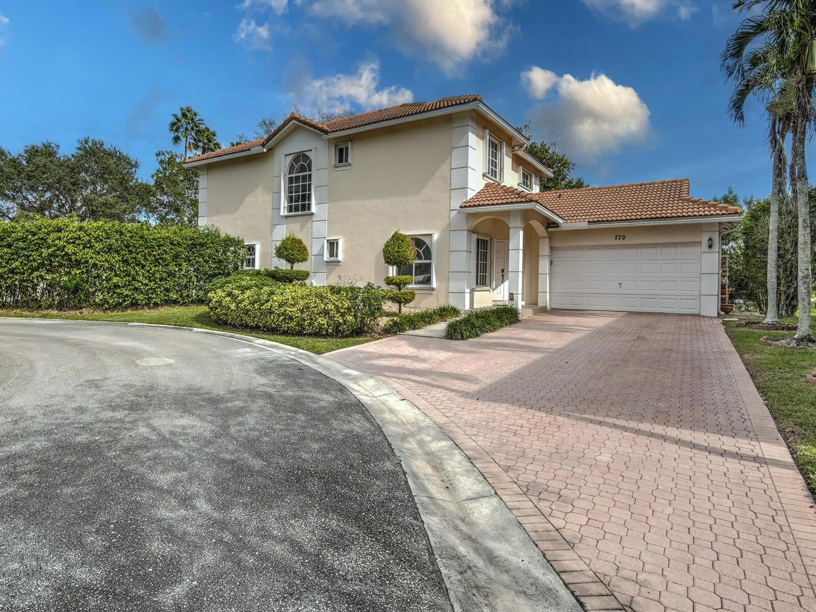 SAWGRASS VILLAGE - Residential