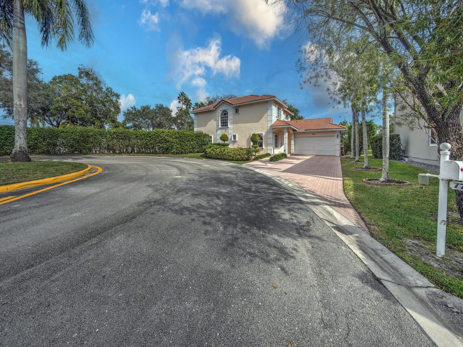 SAWGRASS VILLAGE - Residential