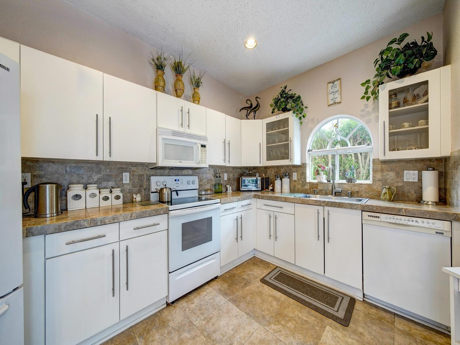 SAWGRASS VILLAGE - Residential