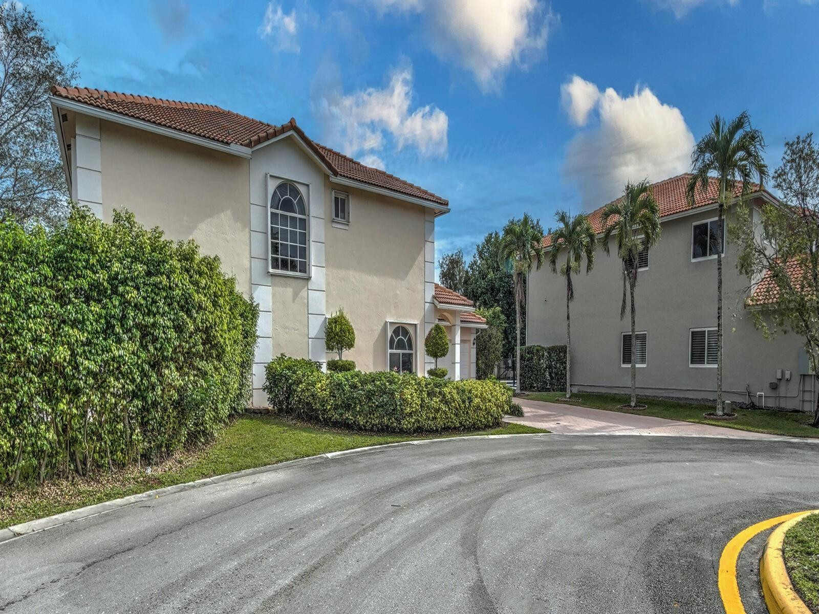 SAWGRASS VILLAGE - Residential