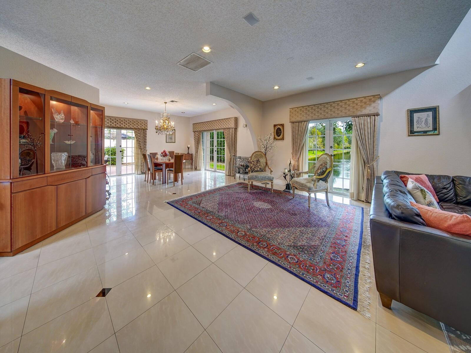 SAWGRASS VILLAGE - Residential