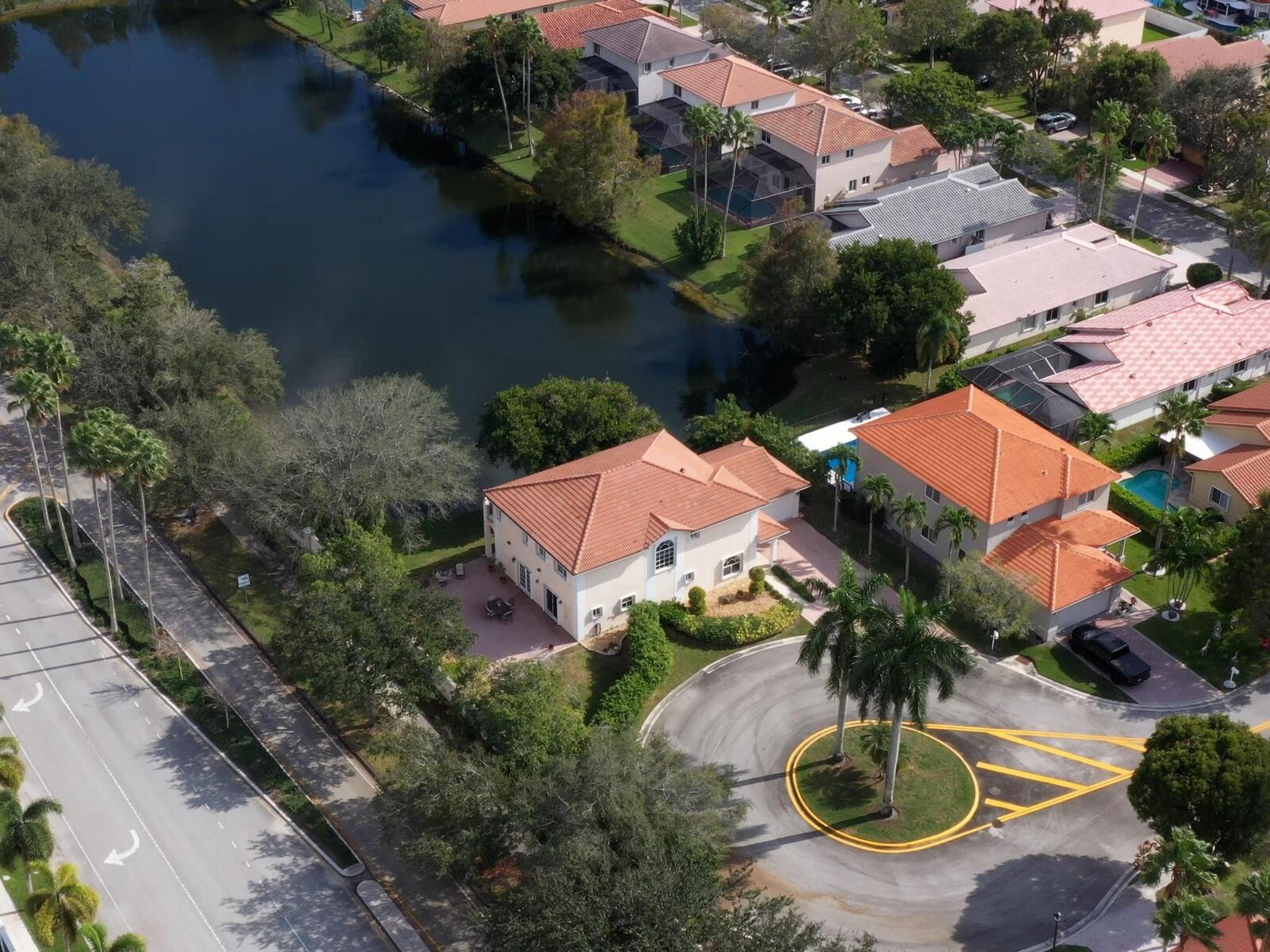 SAWGRASS VILLAGE - Residential